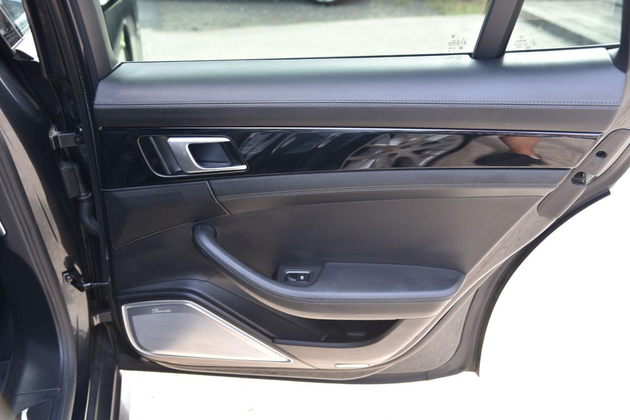Porsche Panamera view 76