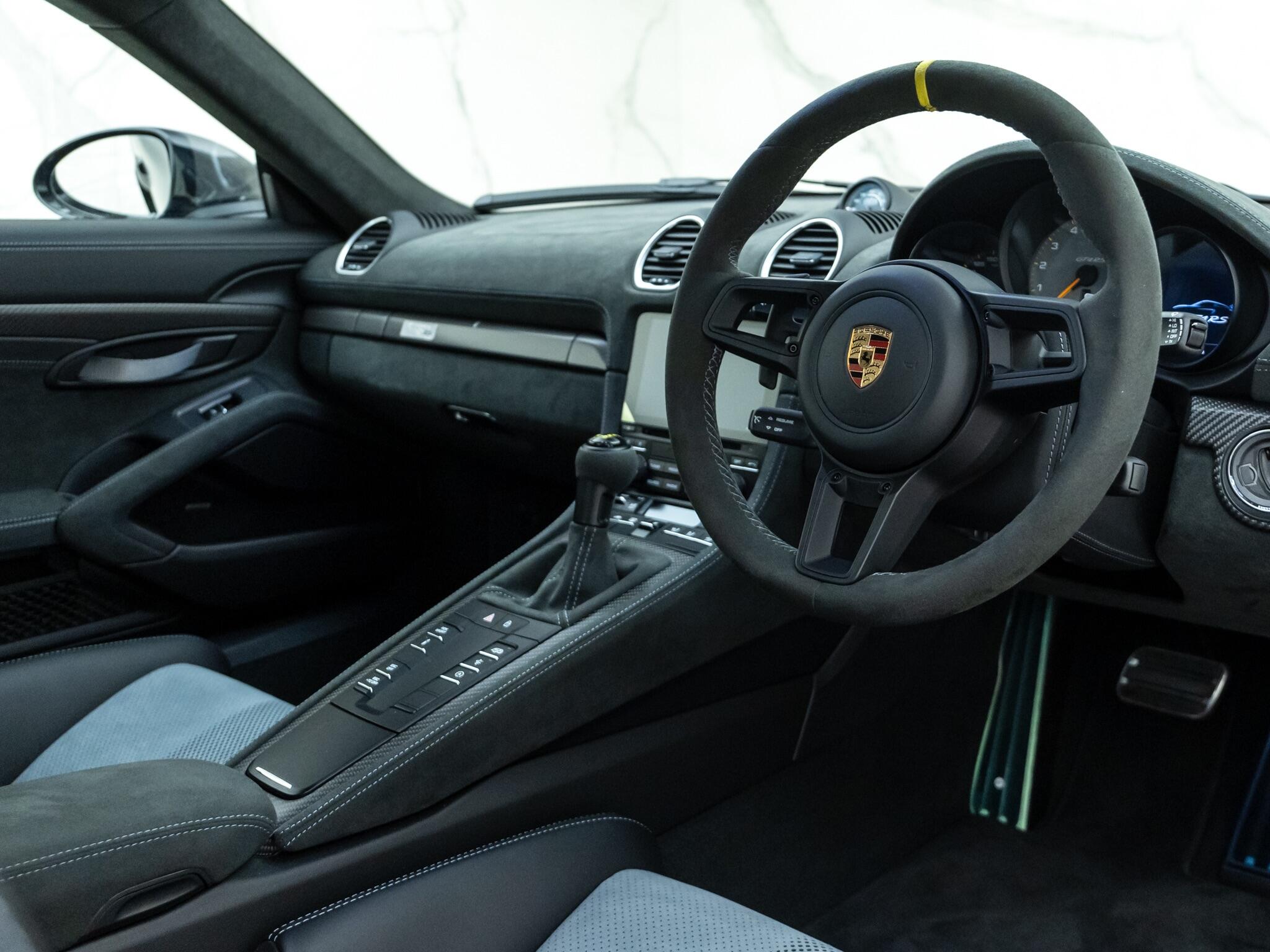 Porsche Cayman view 10