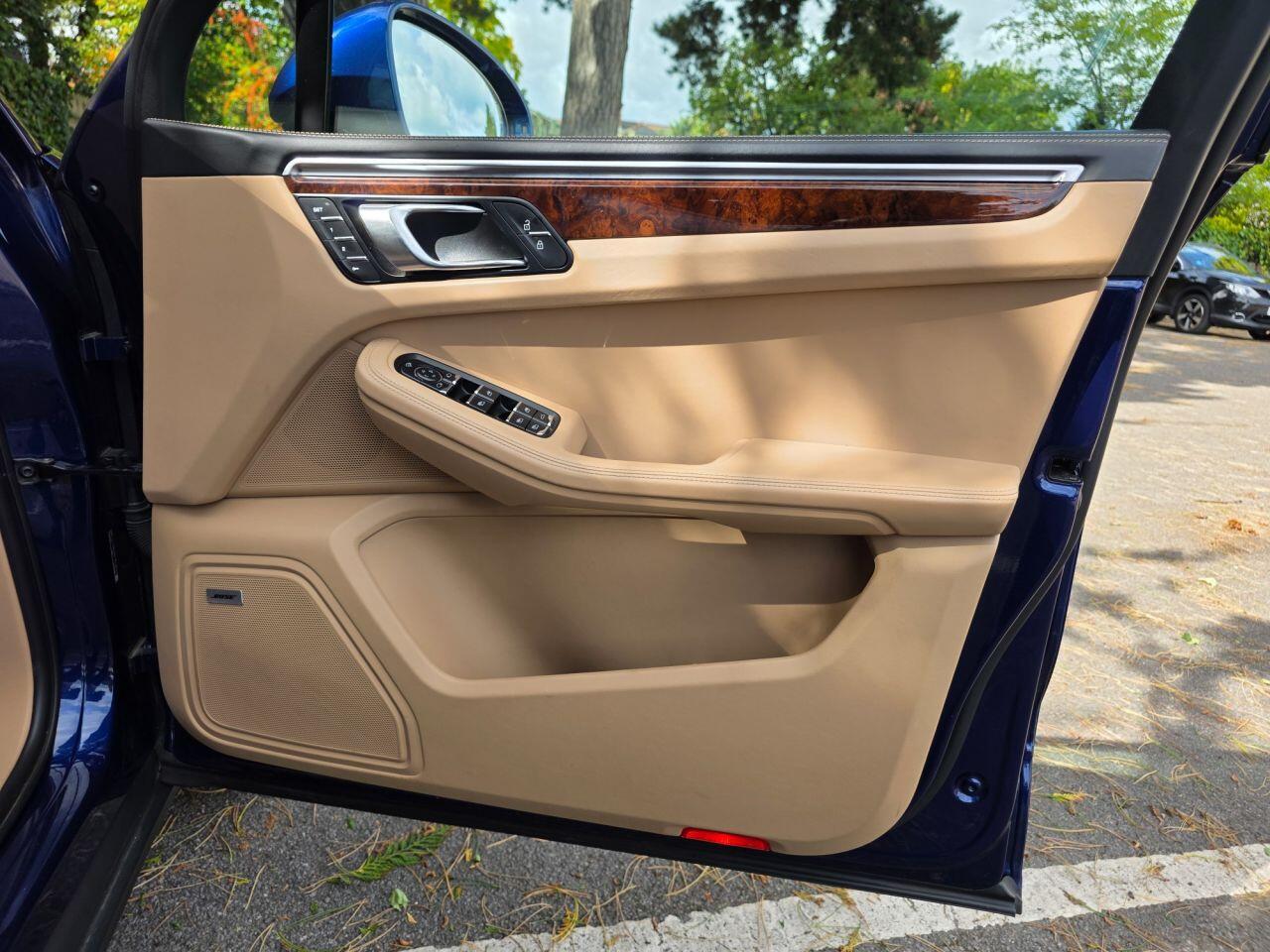 Porsche Macan view 28