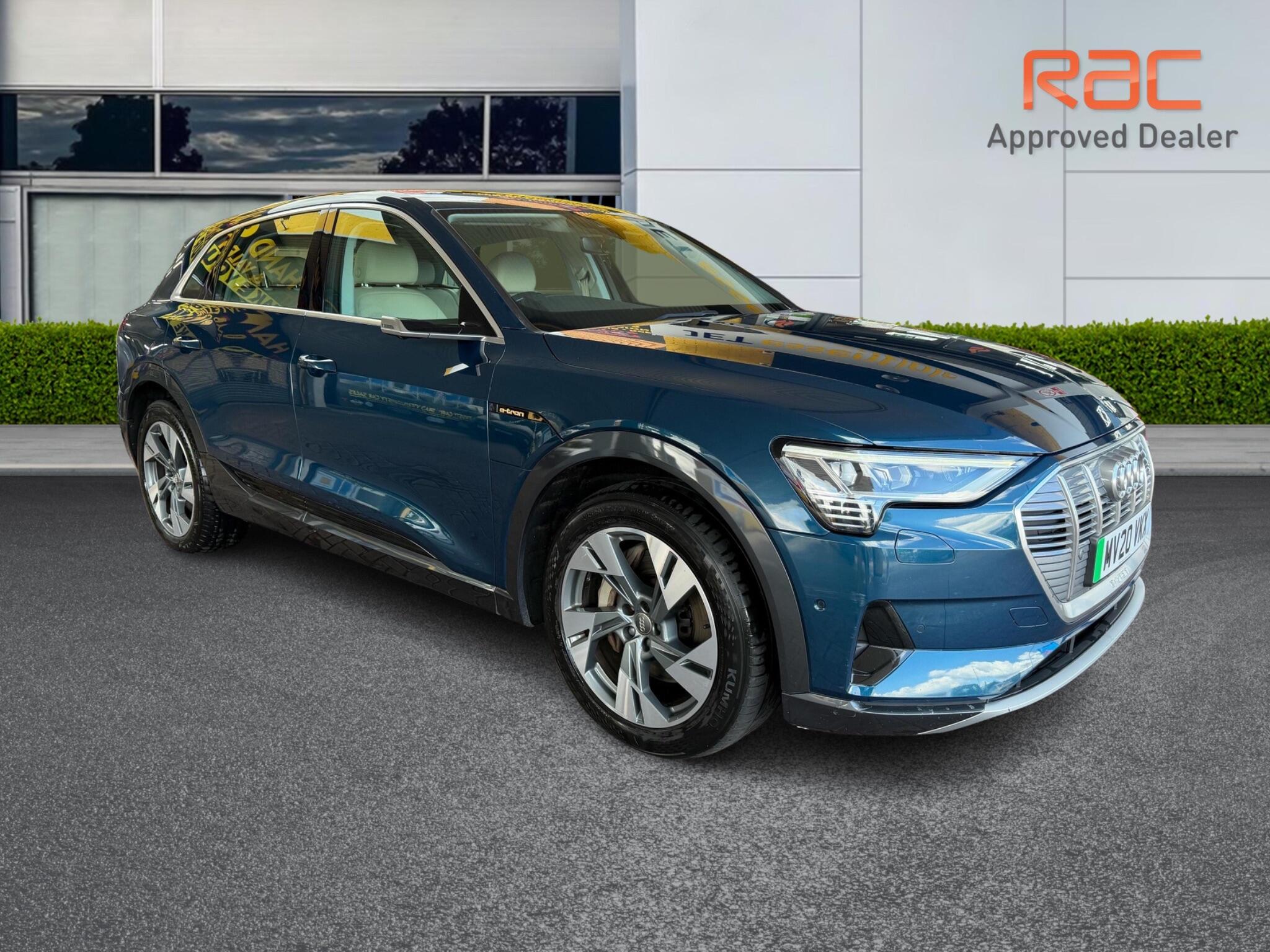 Audi E-Tron view 21