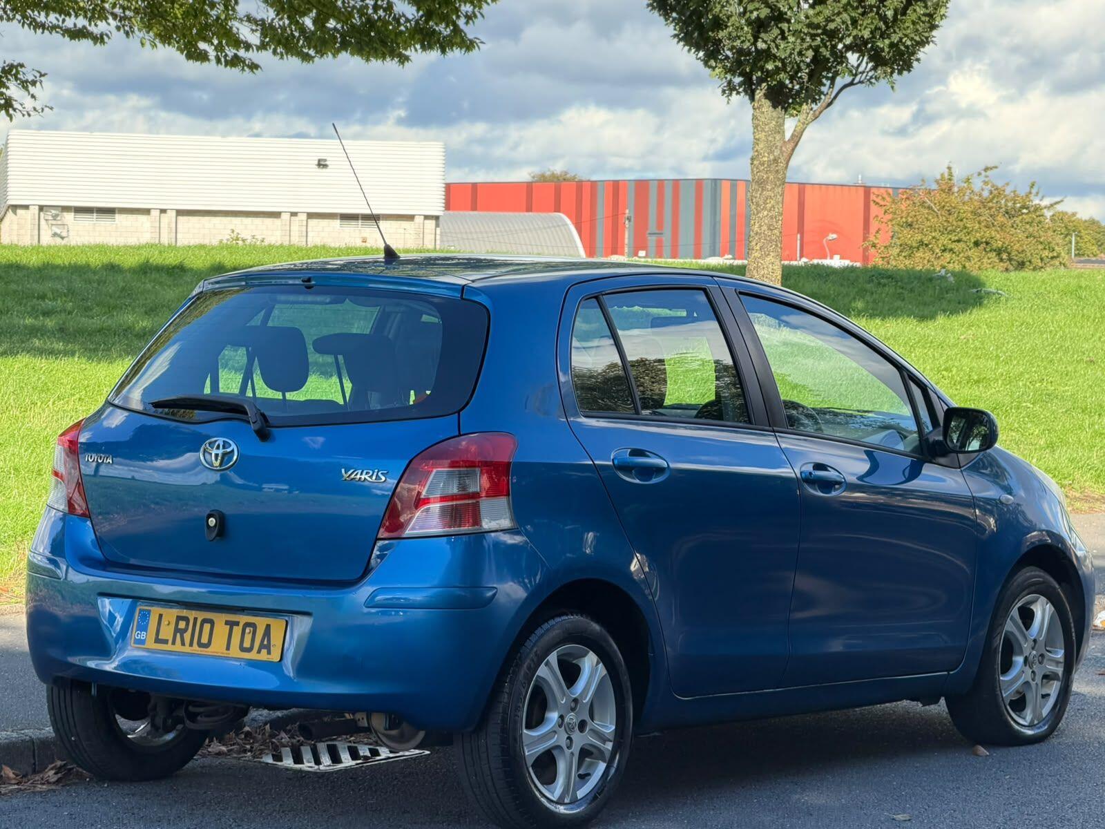 Toyota Yaris view 10
