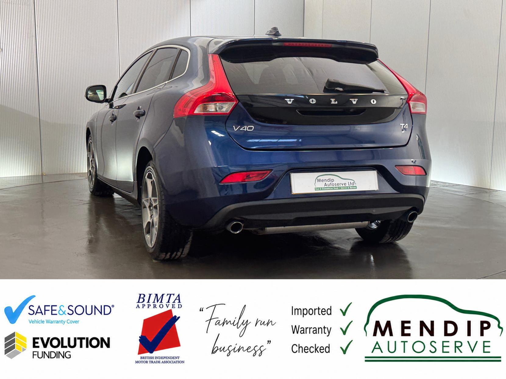 Volvo V40 view 19