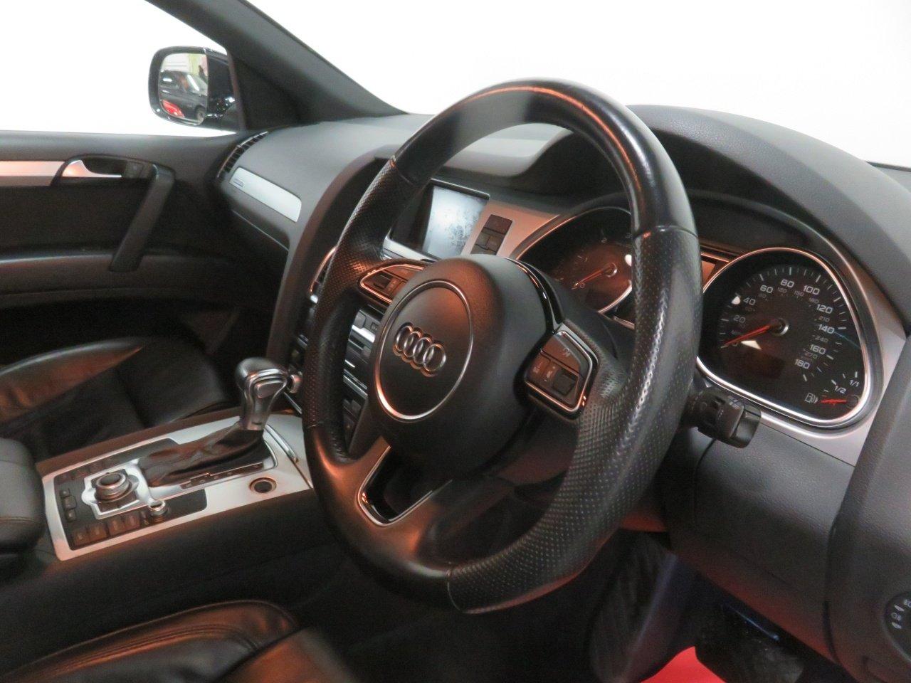 Audi Q7 view 44