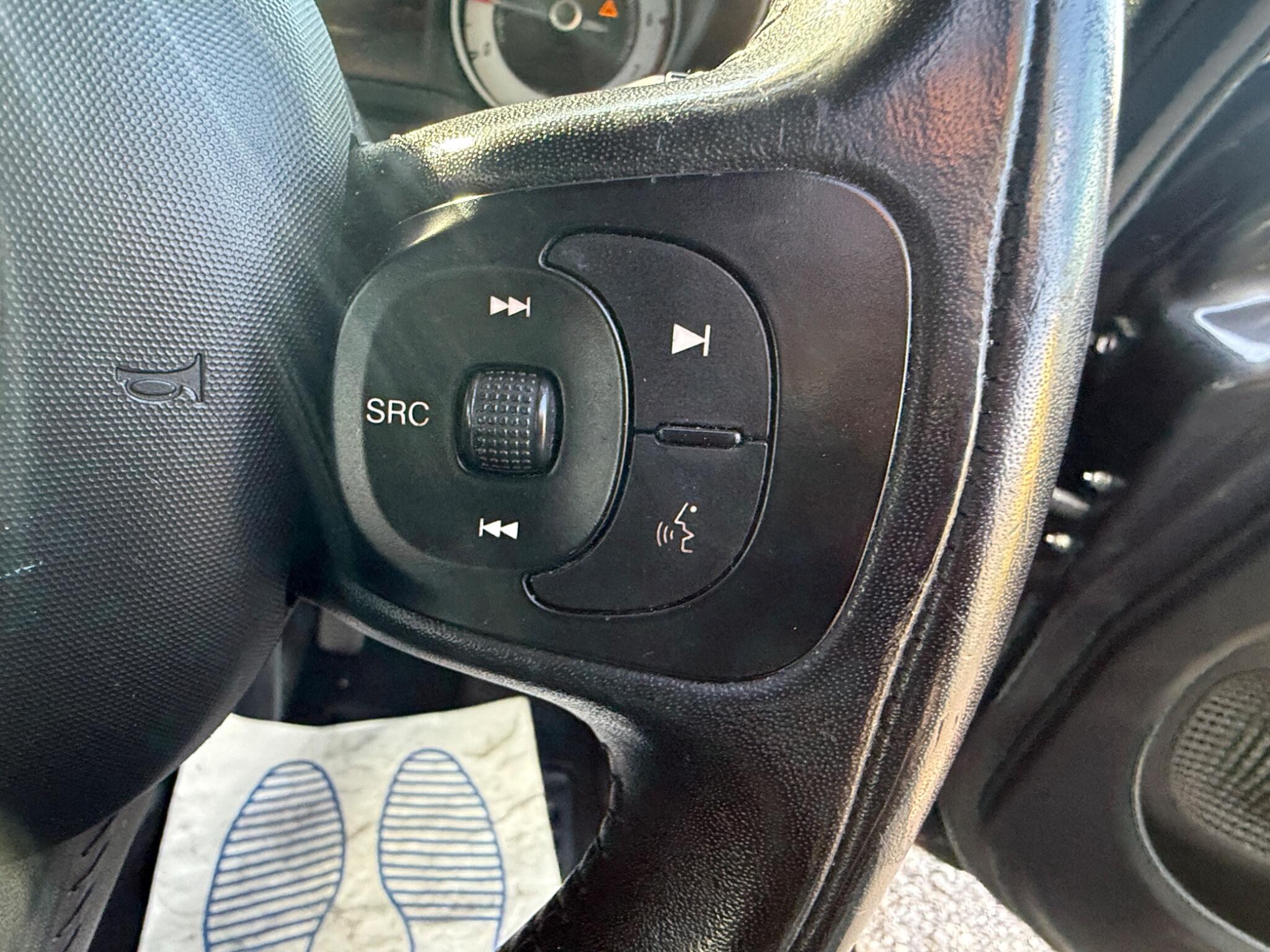 2015 Fiat 500L image 24
