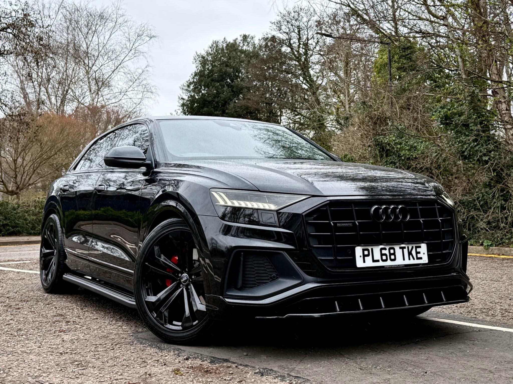 Audi Q8 view 9