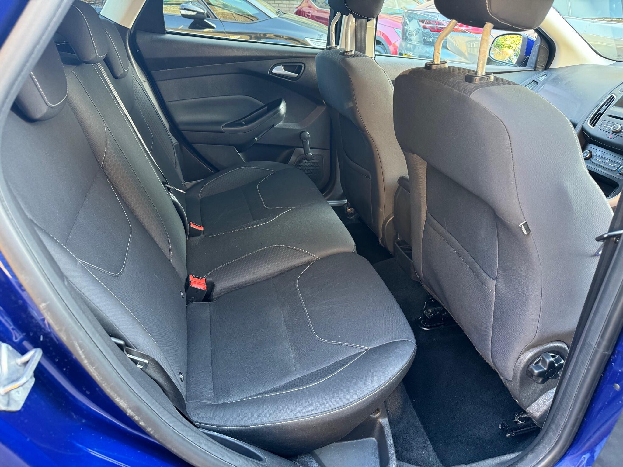 Ford Focus view 16