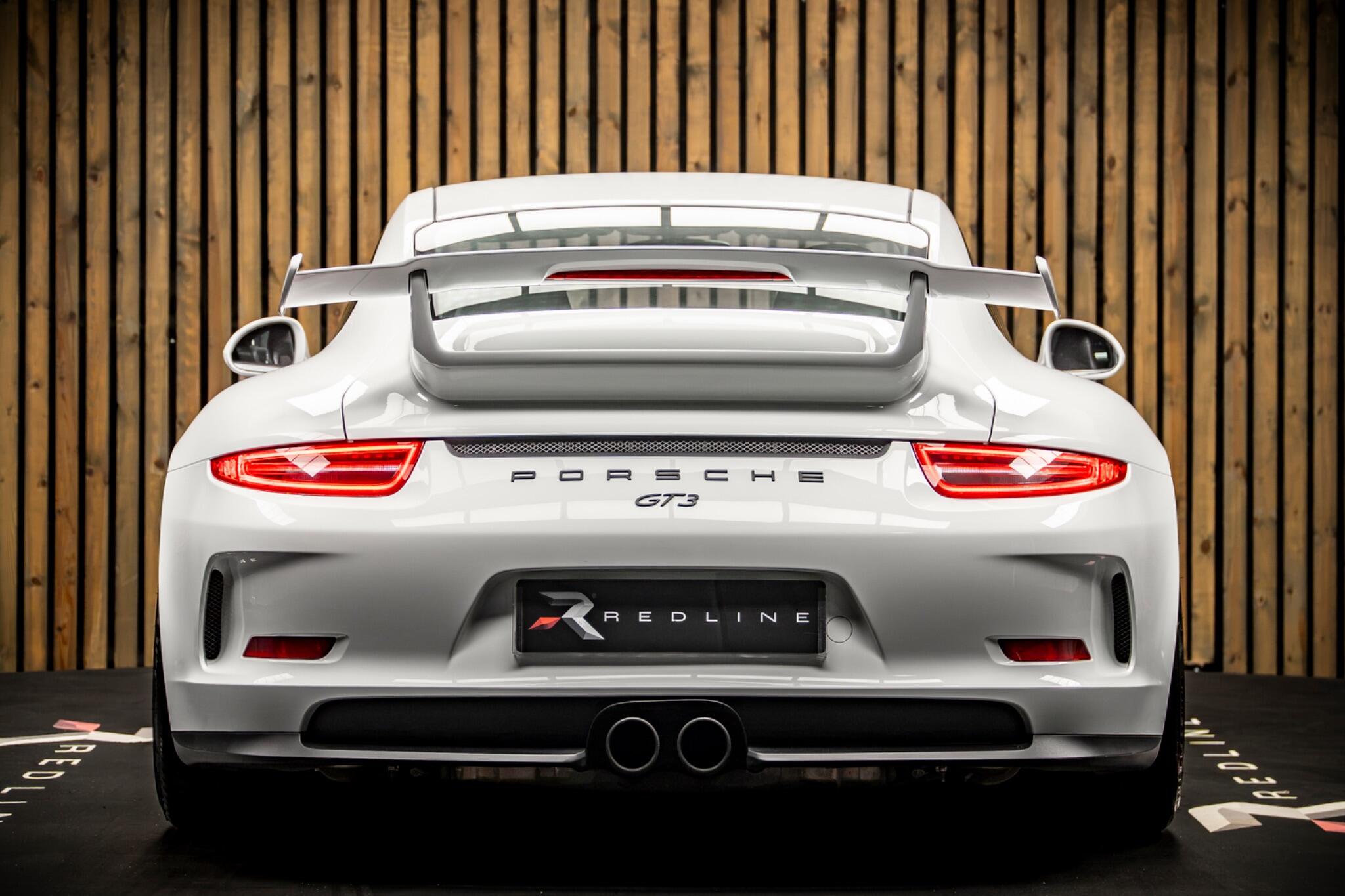 Porsche 911 view 6