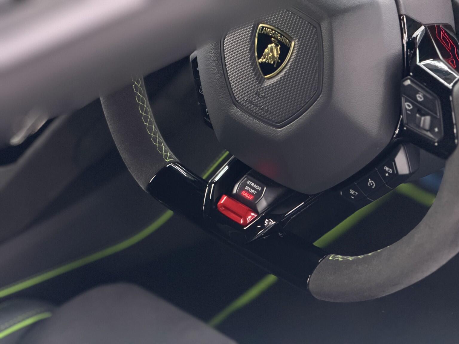 Lamborghini Huracan view 60