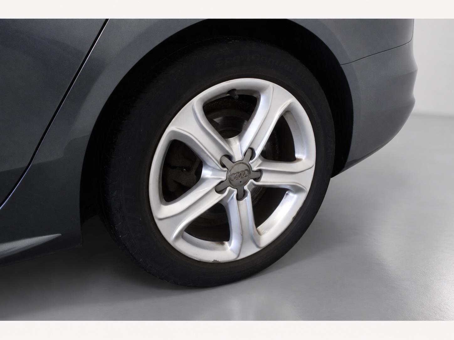 Audi A4 view 52