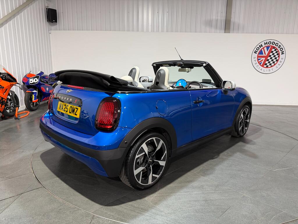 Mini Cooper Cooper view 4