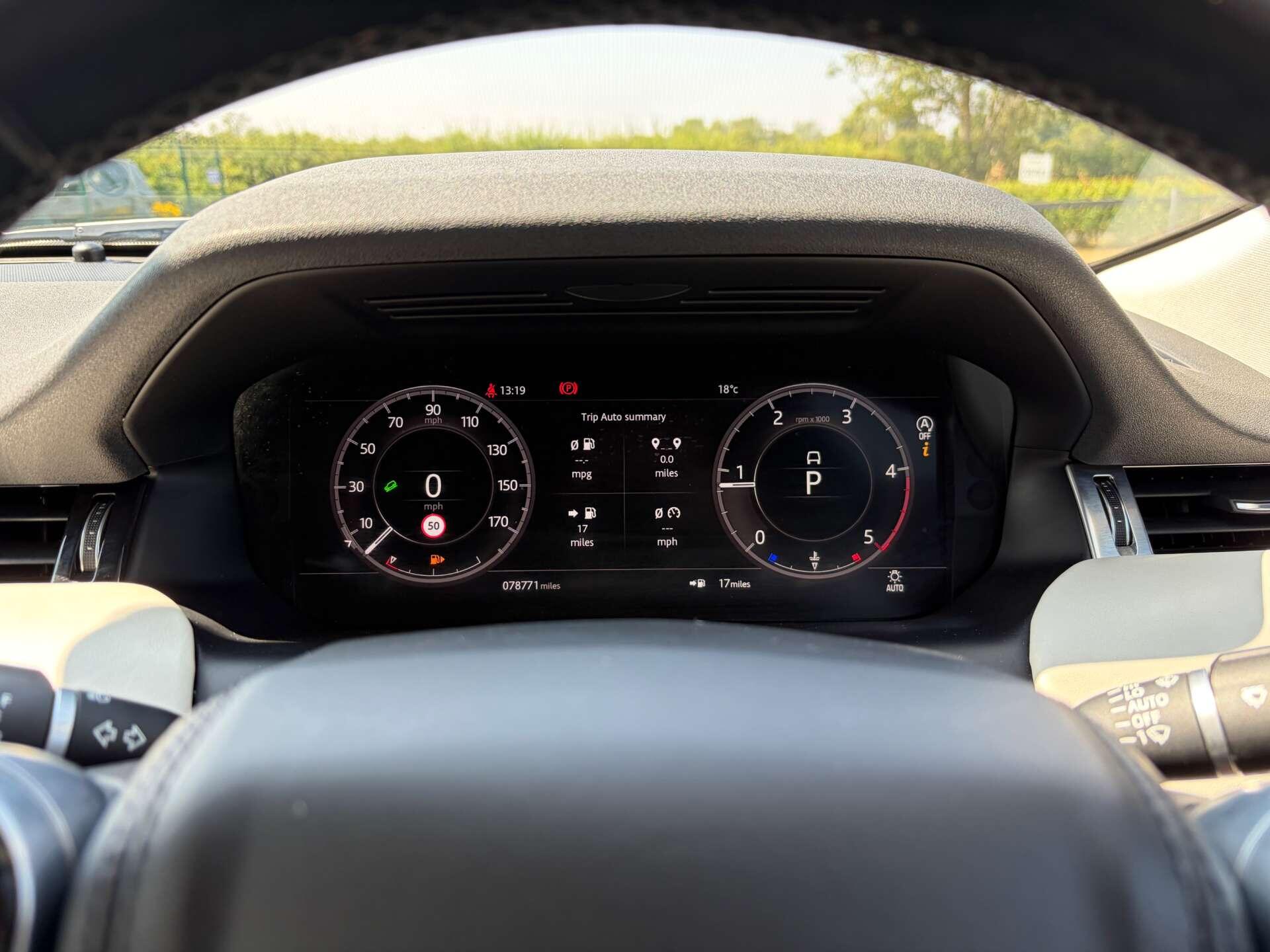 Land Rover Discovery Sport view 41