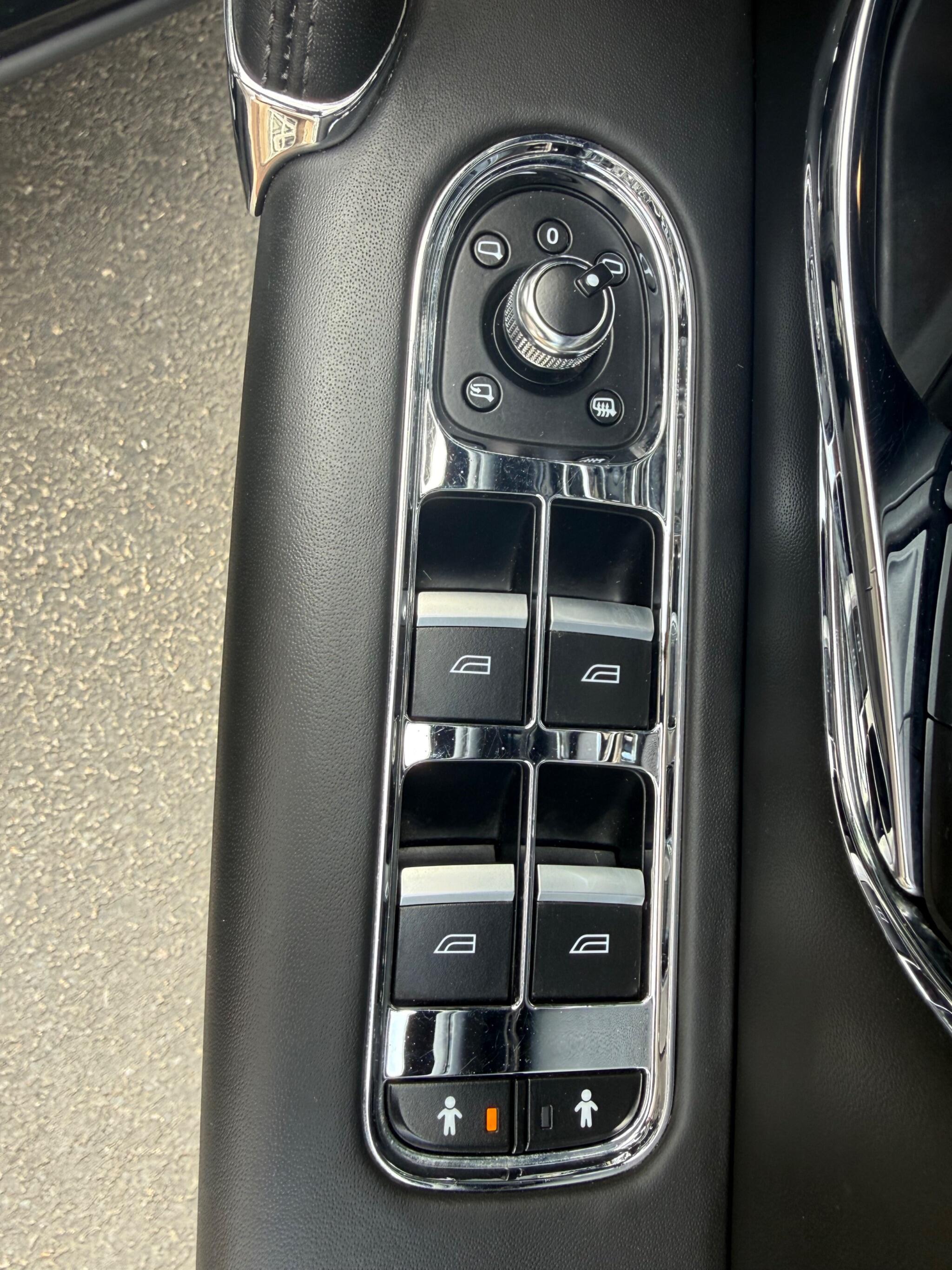 Bentley Bentayga view 14