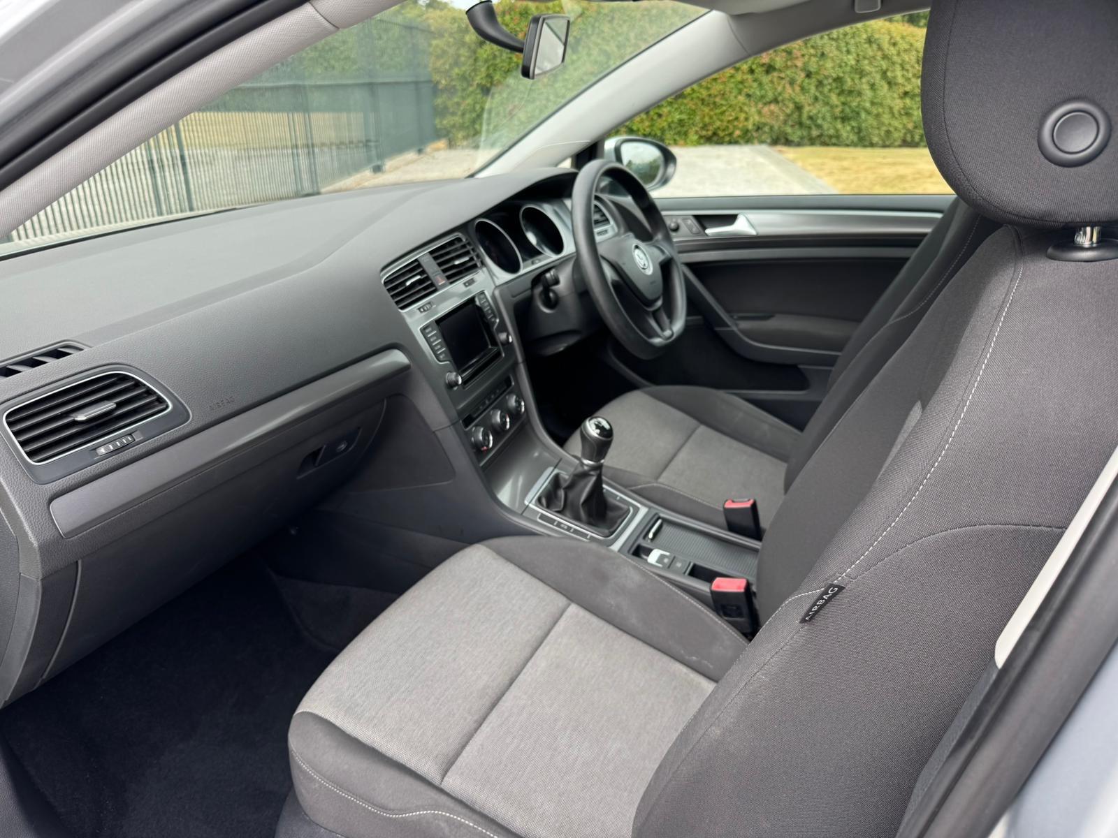 2013 Volkswagen Golf image 22