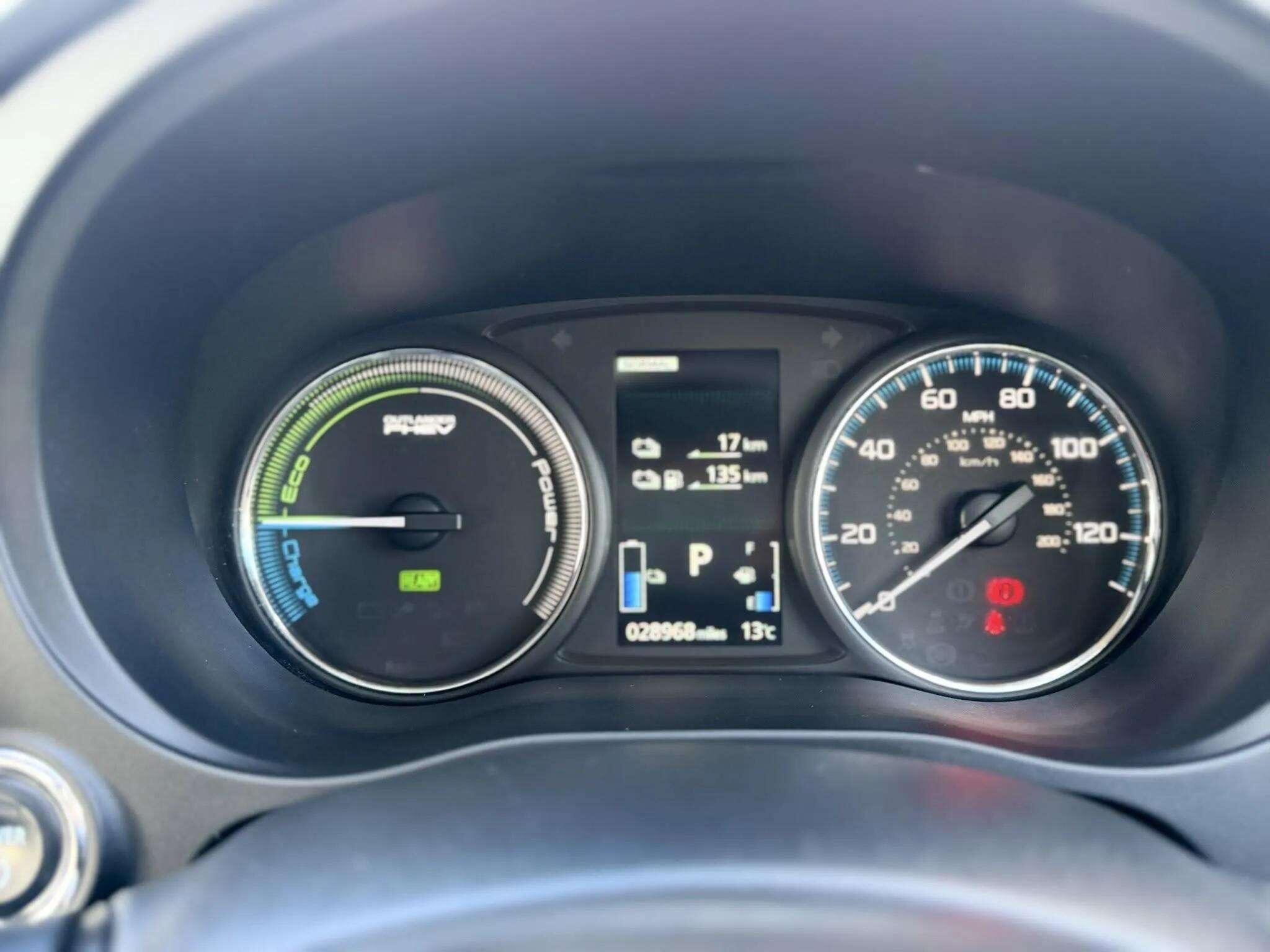 Mitsubishi Outlander view 6
