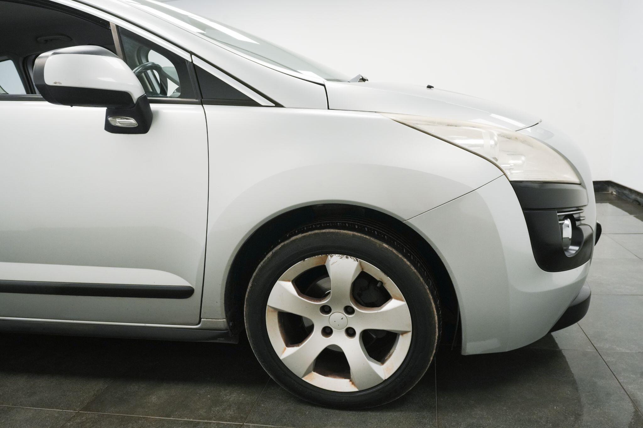 Peugeot 3008 view 5