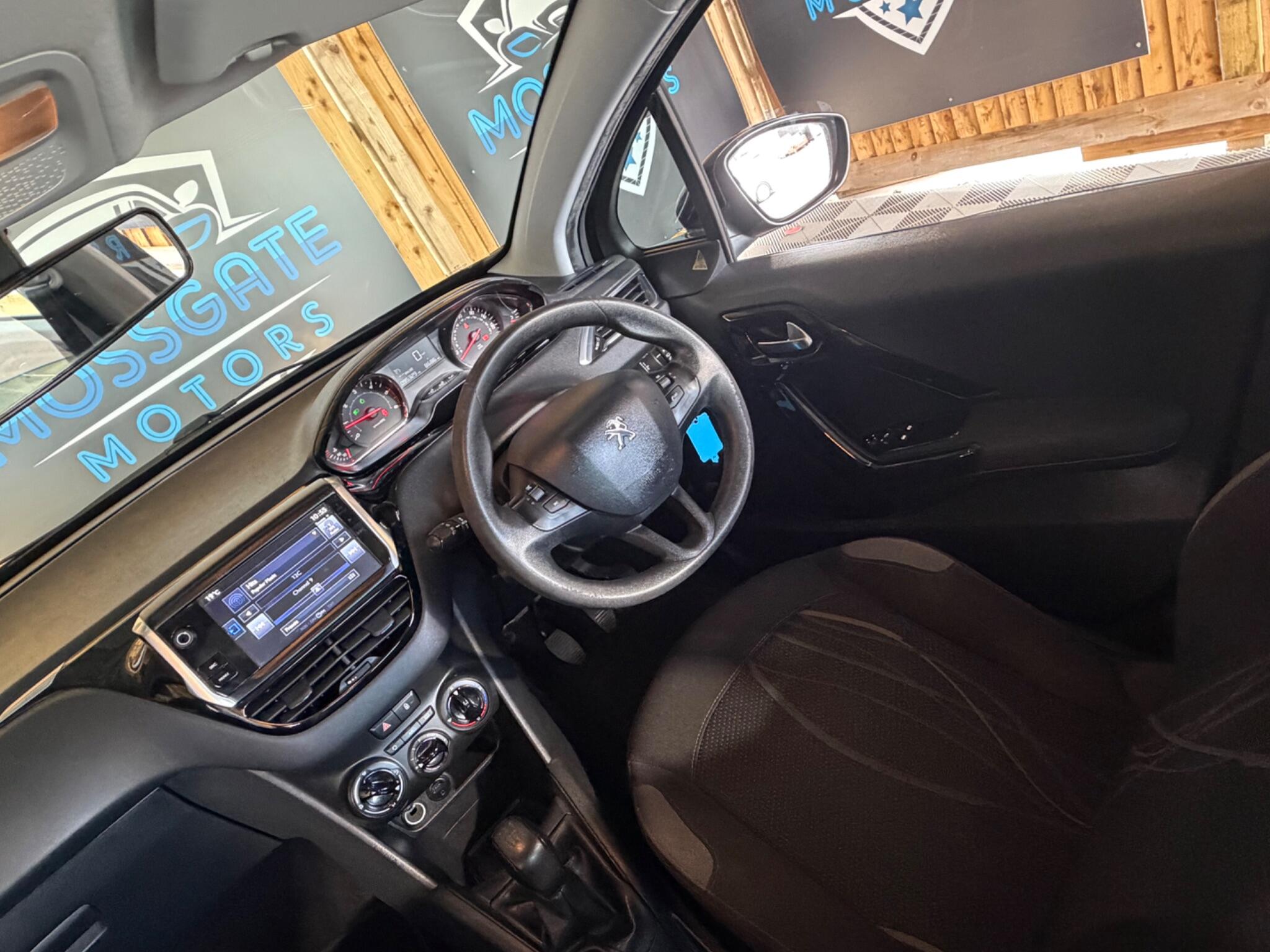 Peugeot 208 view 22