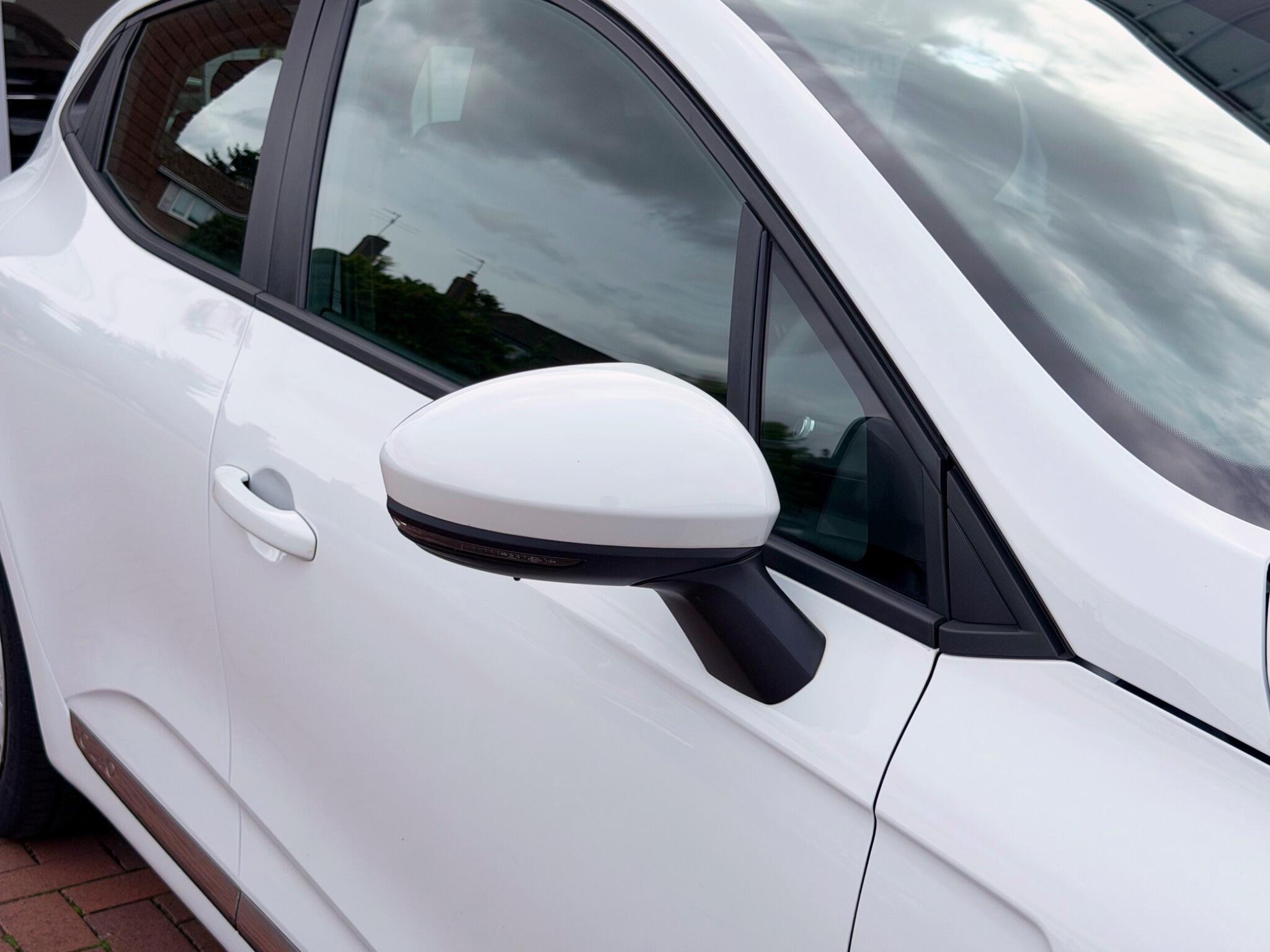 Renault Clio view 50