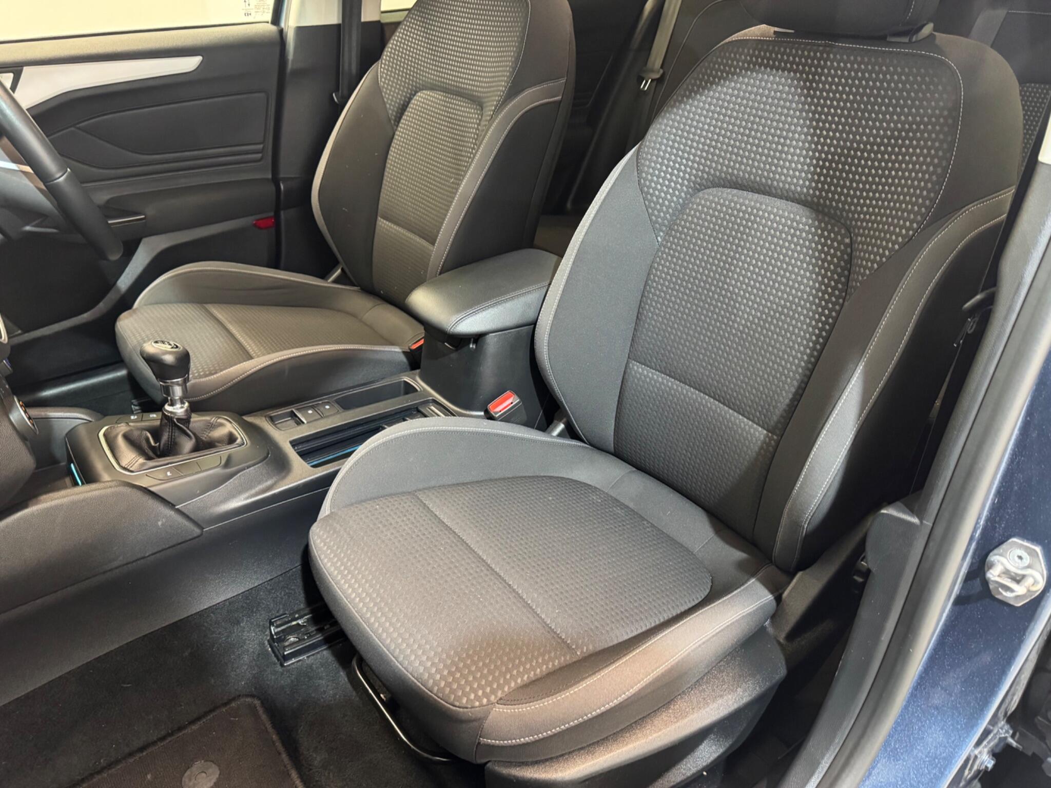 Ford Focus view 25