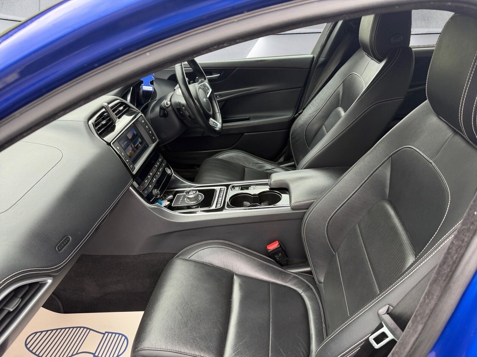 Jaguar Xe view 14