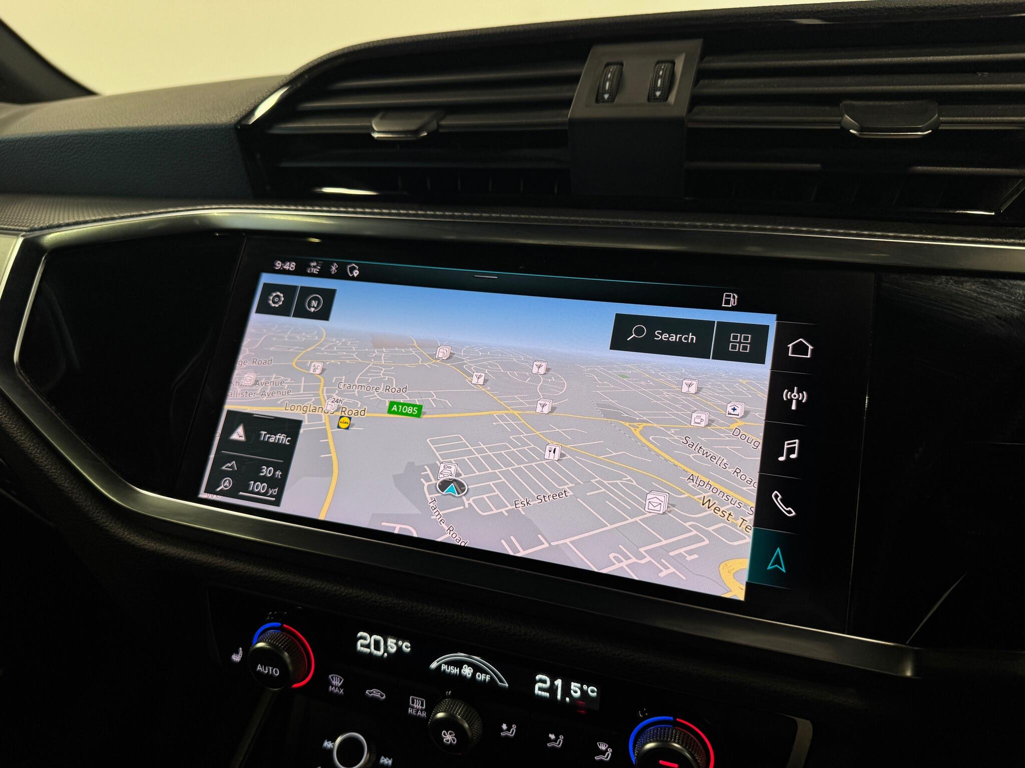 Audi Q3 view 22