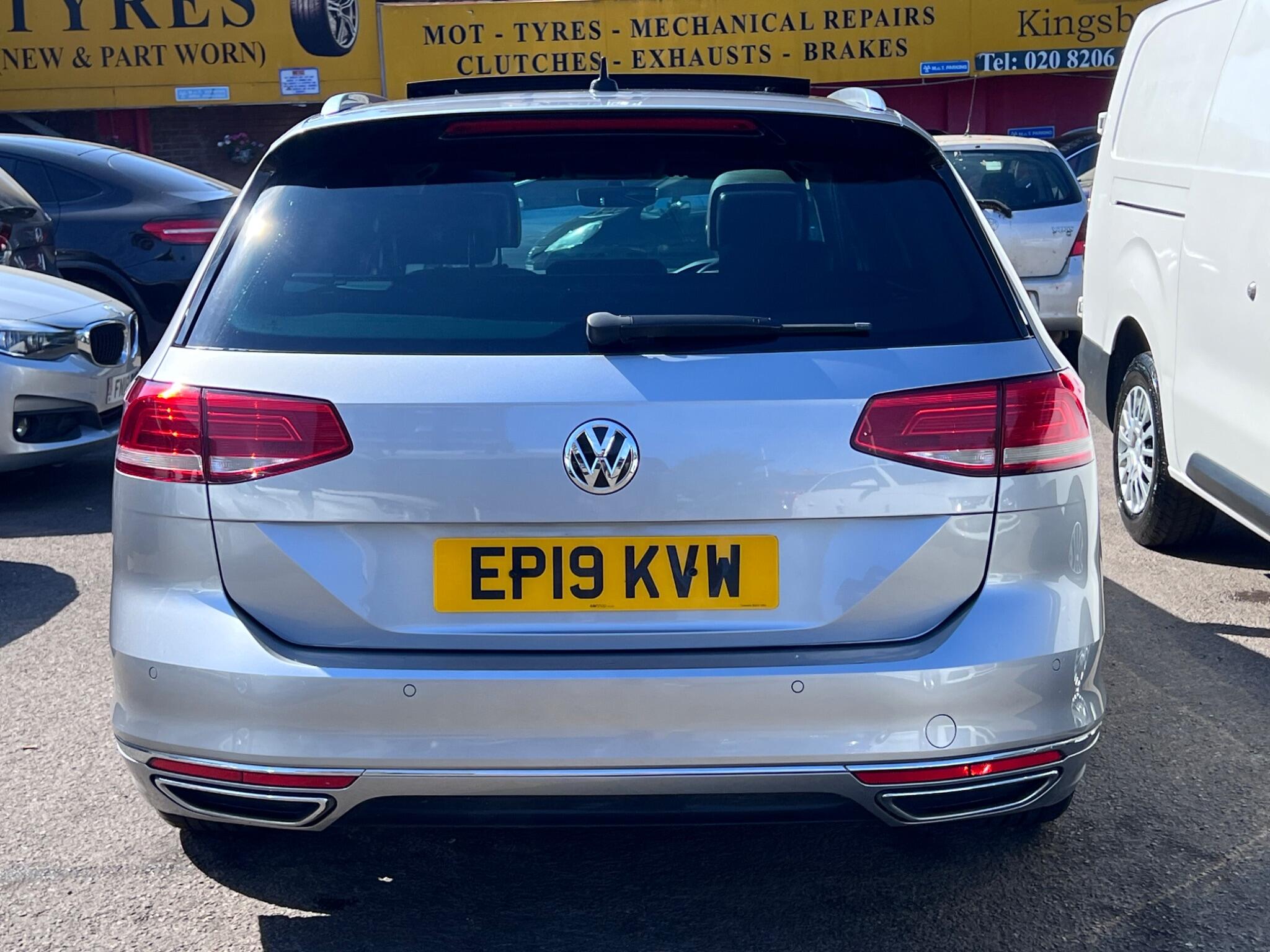 Volkswagen Passat view 12