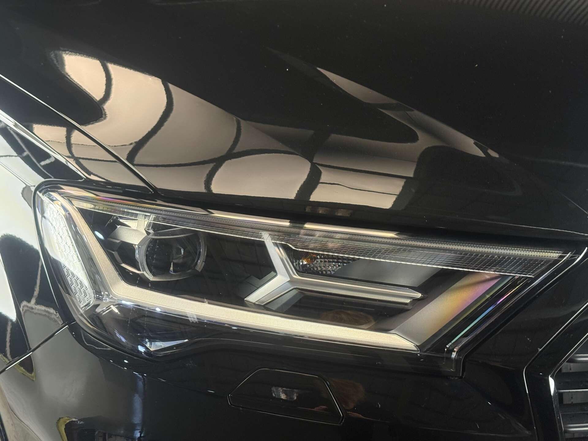 Audi Q7 view 4