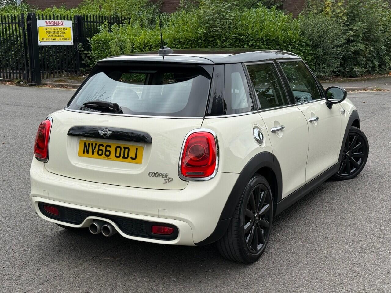 Mini Cooper view 7