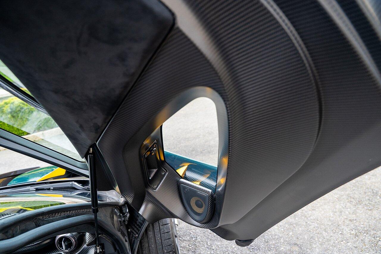 Mclaren Senna view 60
