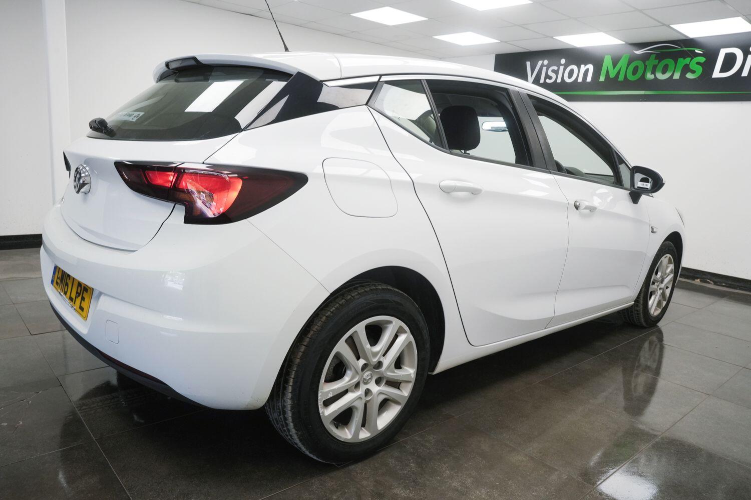 Vauxhall Astra view 4
