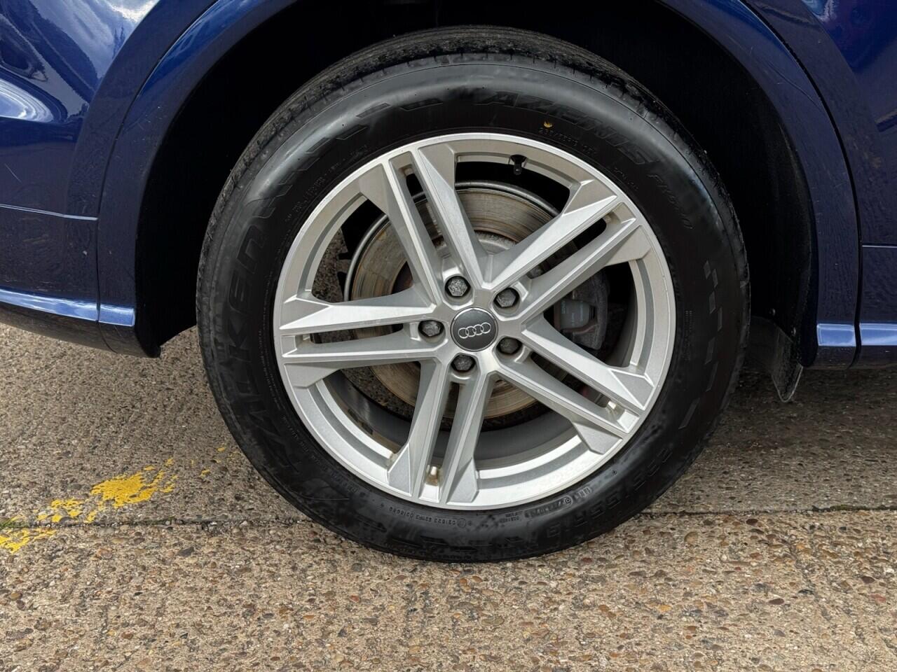 Audi Q5 view 16