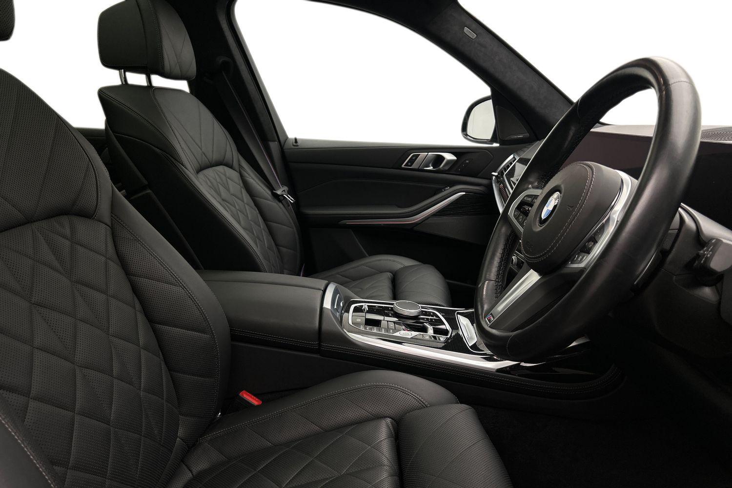 BMW X7 view 12