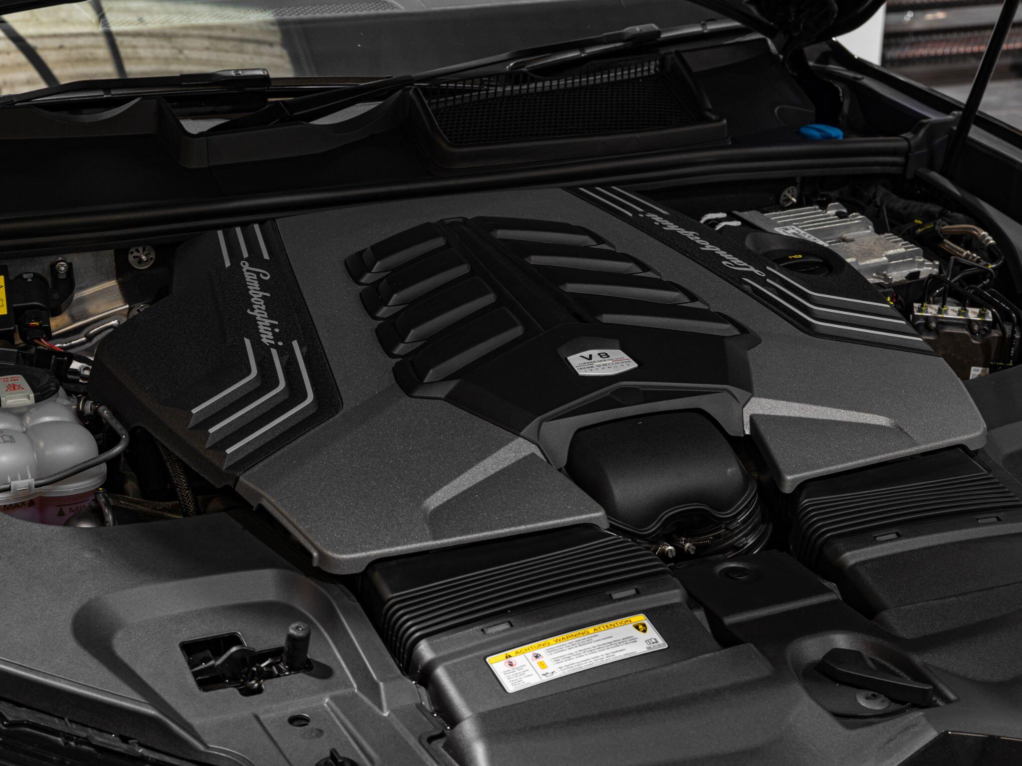 Lamborghini Urus view 15