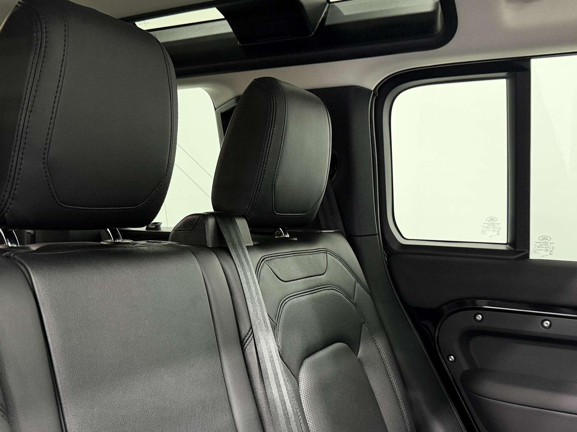 Land Rover Defender view 15