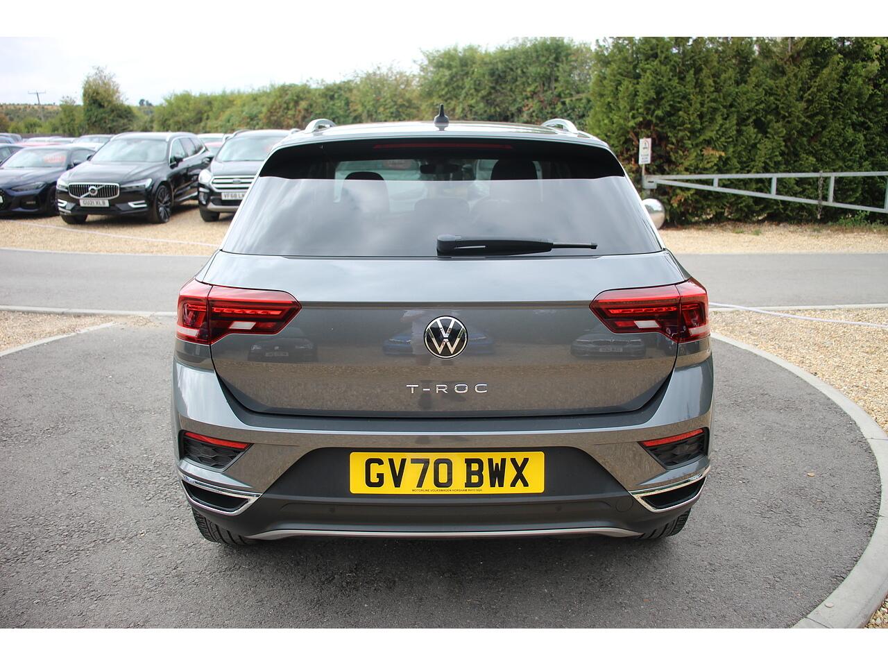 Volkswagen T-Roc view 10