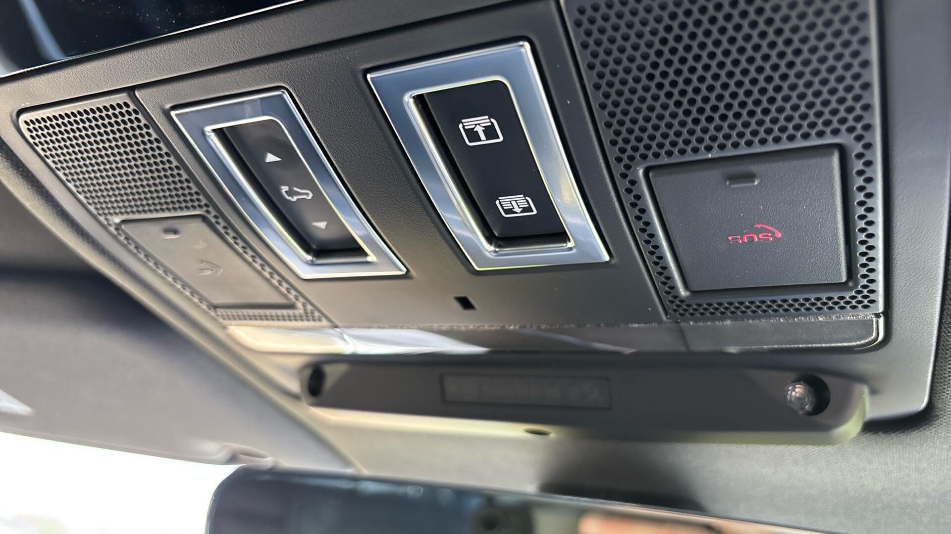 Land Rover Defender view 39