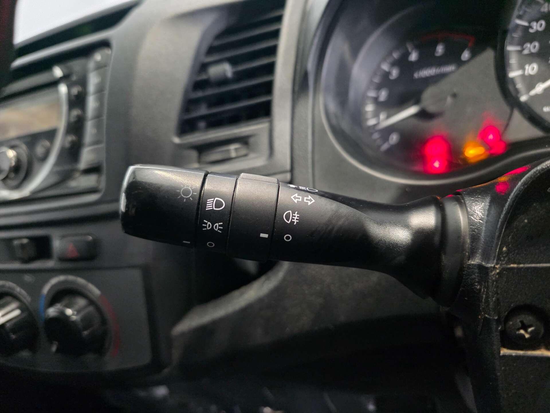 Toyota Hilux view 18