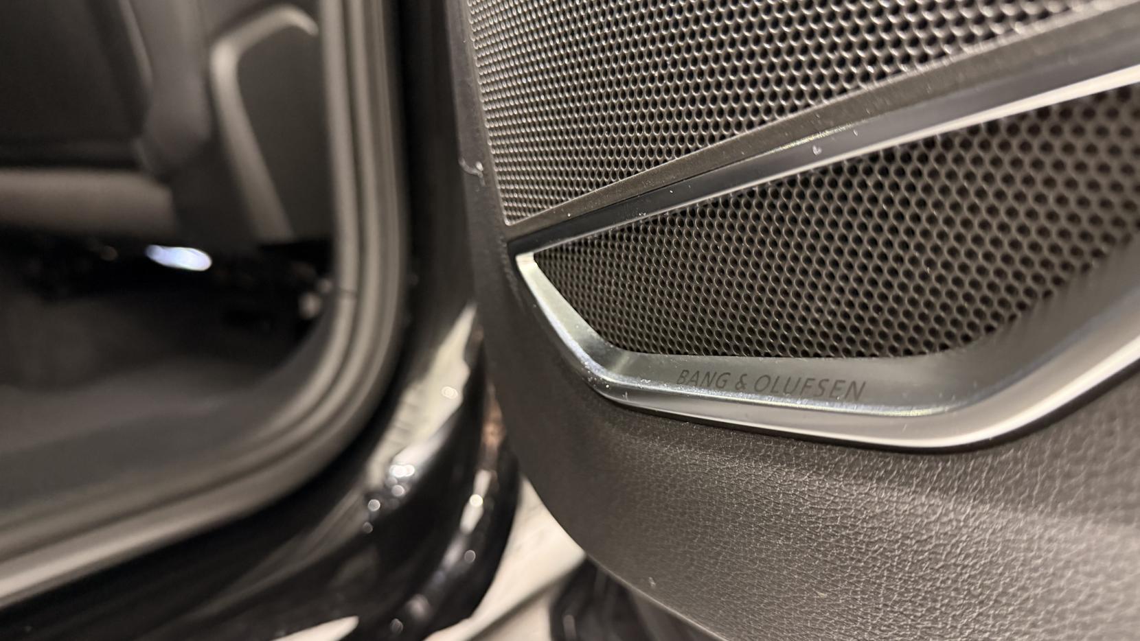 Audi Q3 view 25