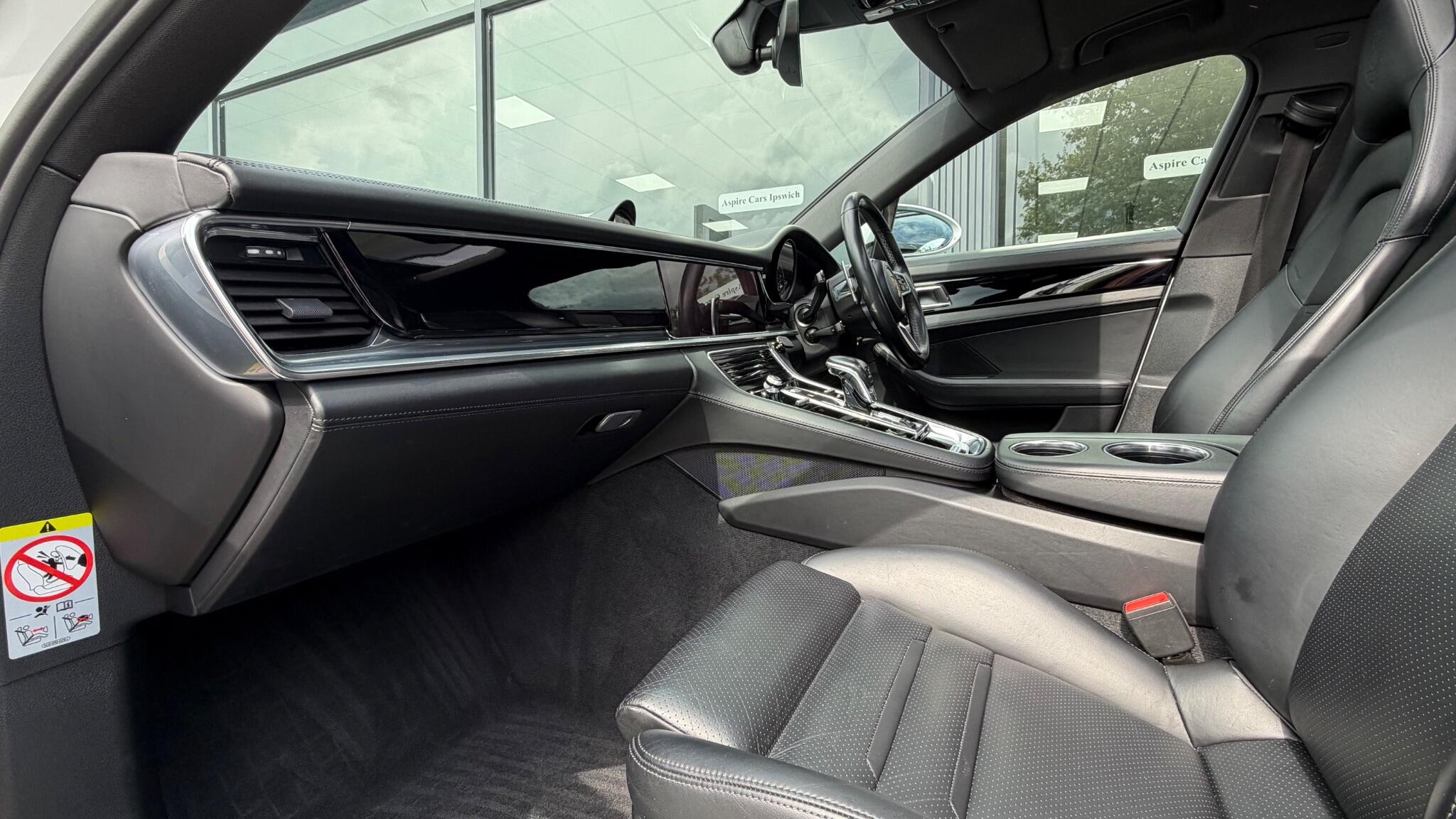 Porsche Panamera view 36