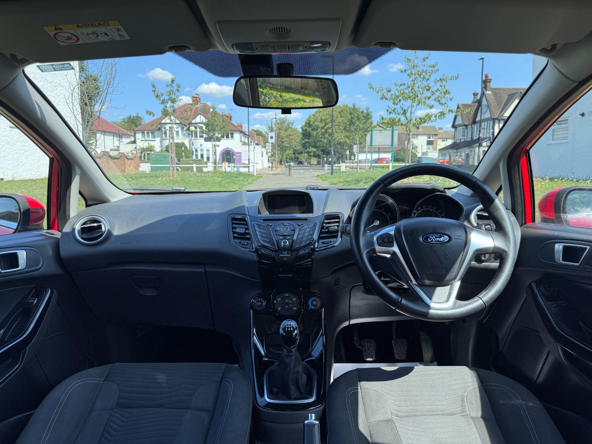2015 Ford Fiesta image 5
