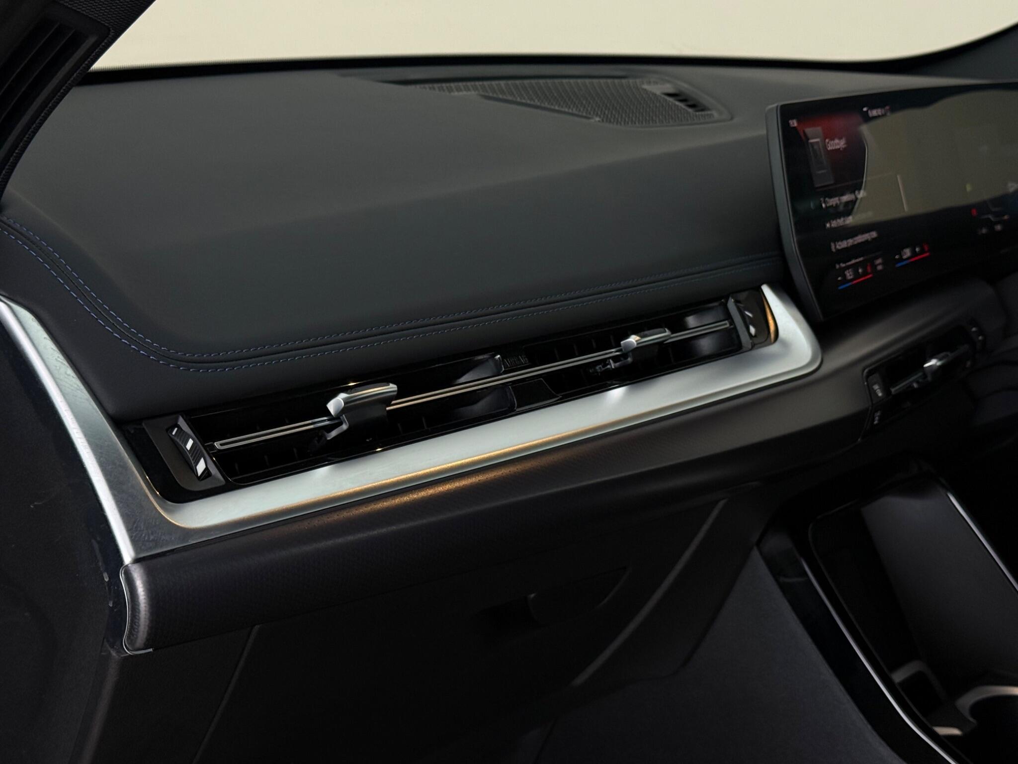 BMW Ix1 view 24