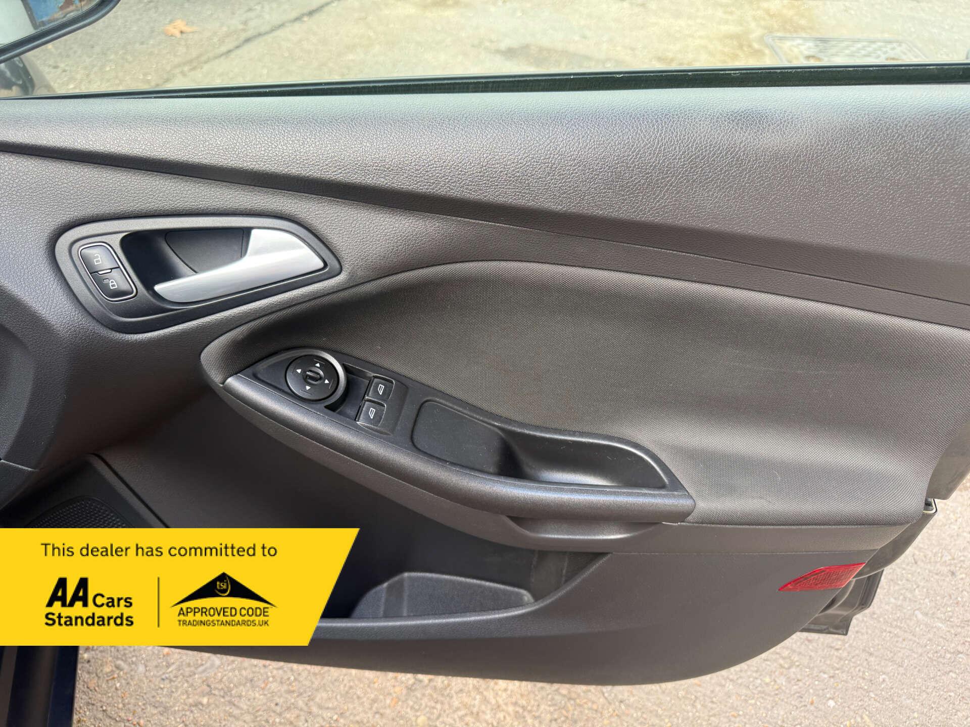 Ford Focus view 35