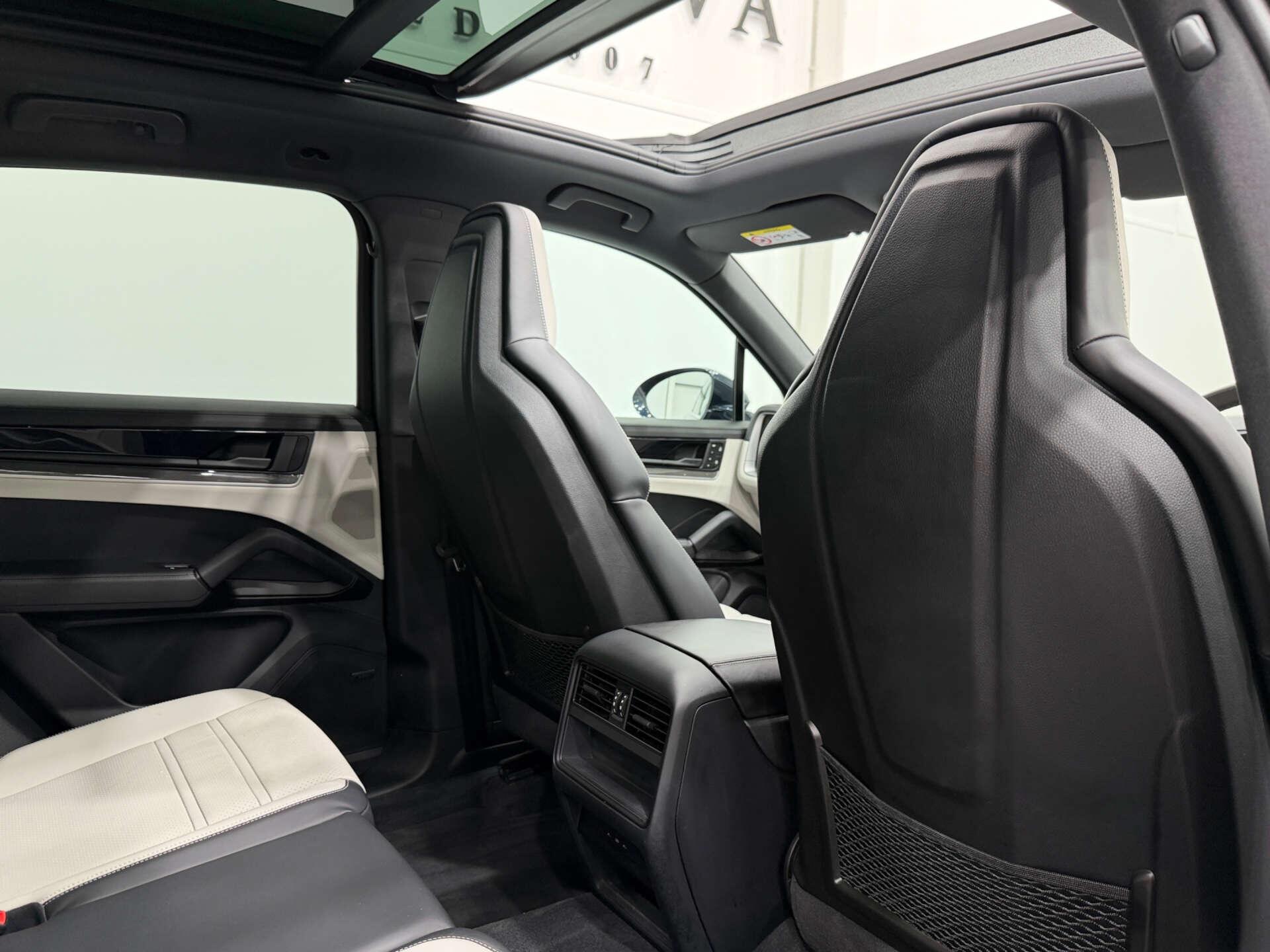 Porsche Cayenne view 15
