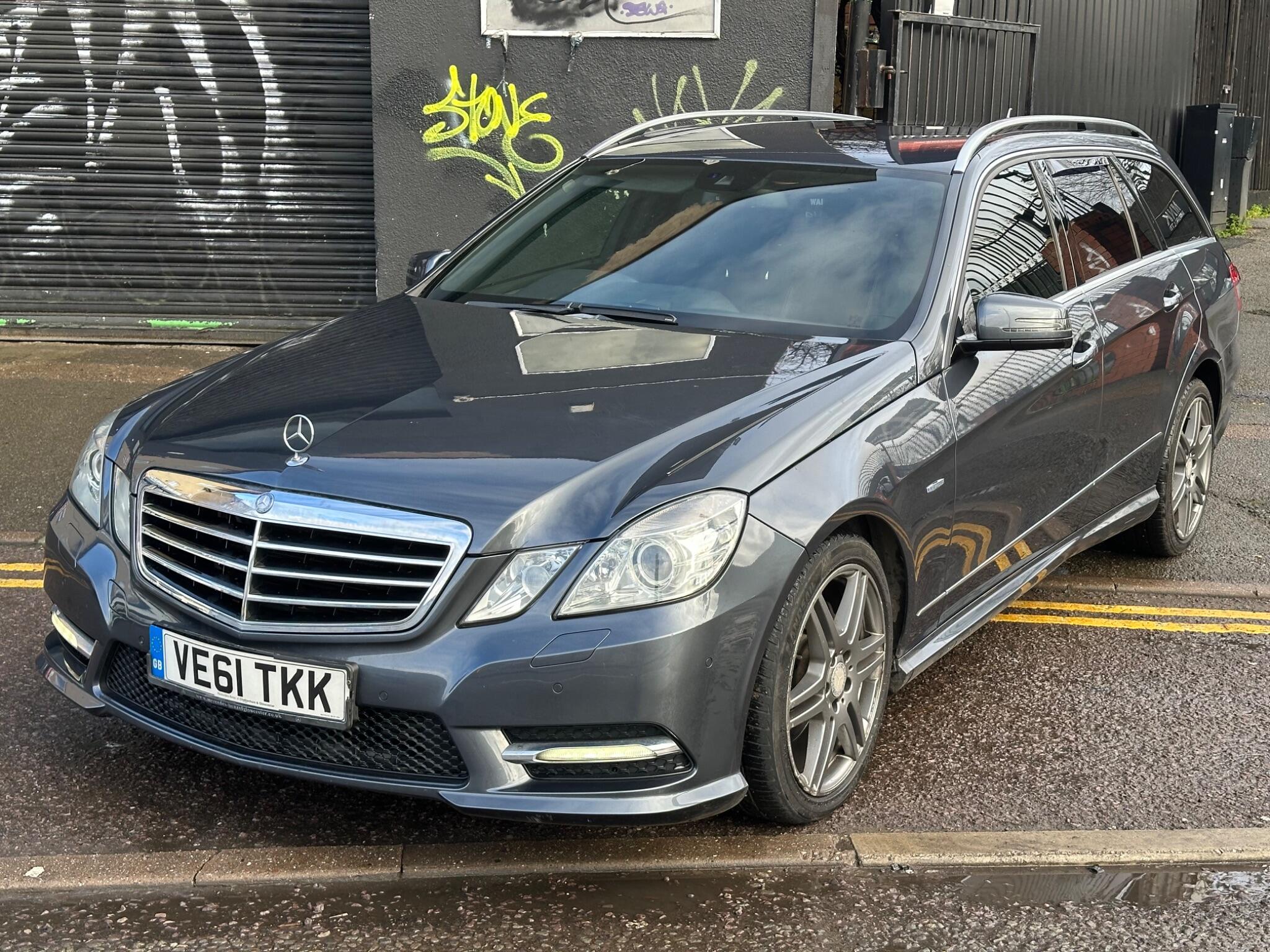 Mercedes-Benz E-Class view 4