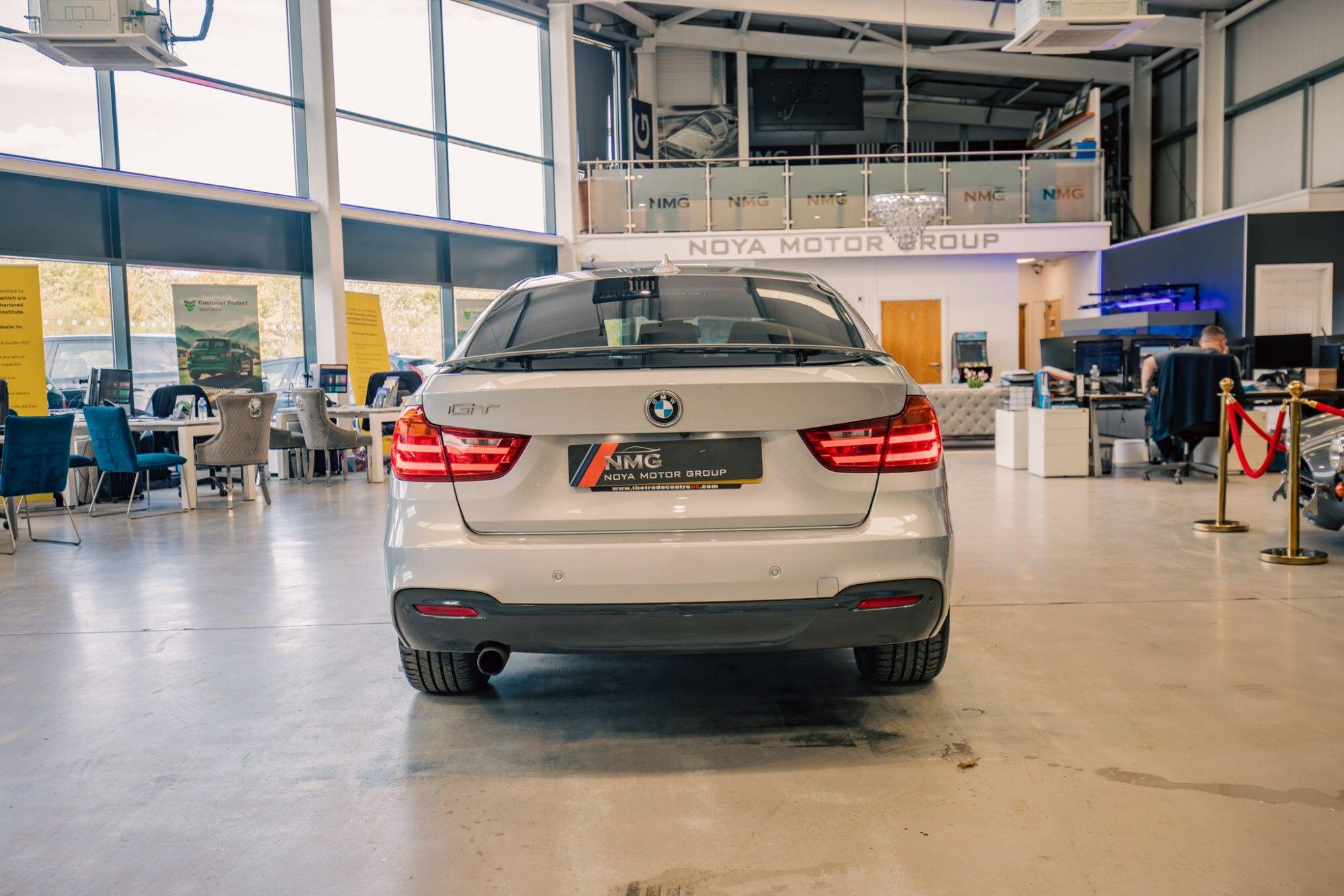 BMW 3 Series view 28