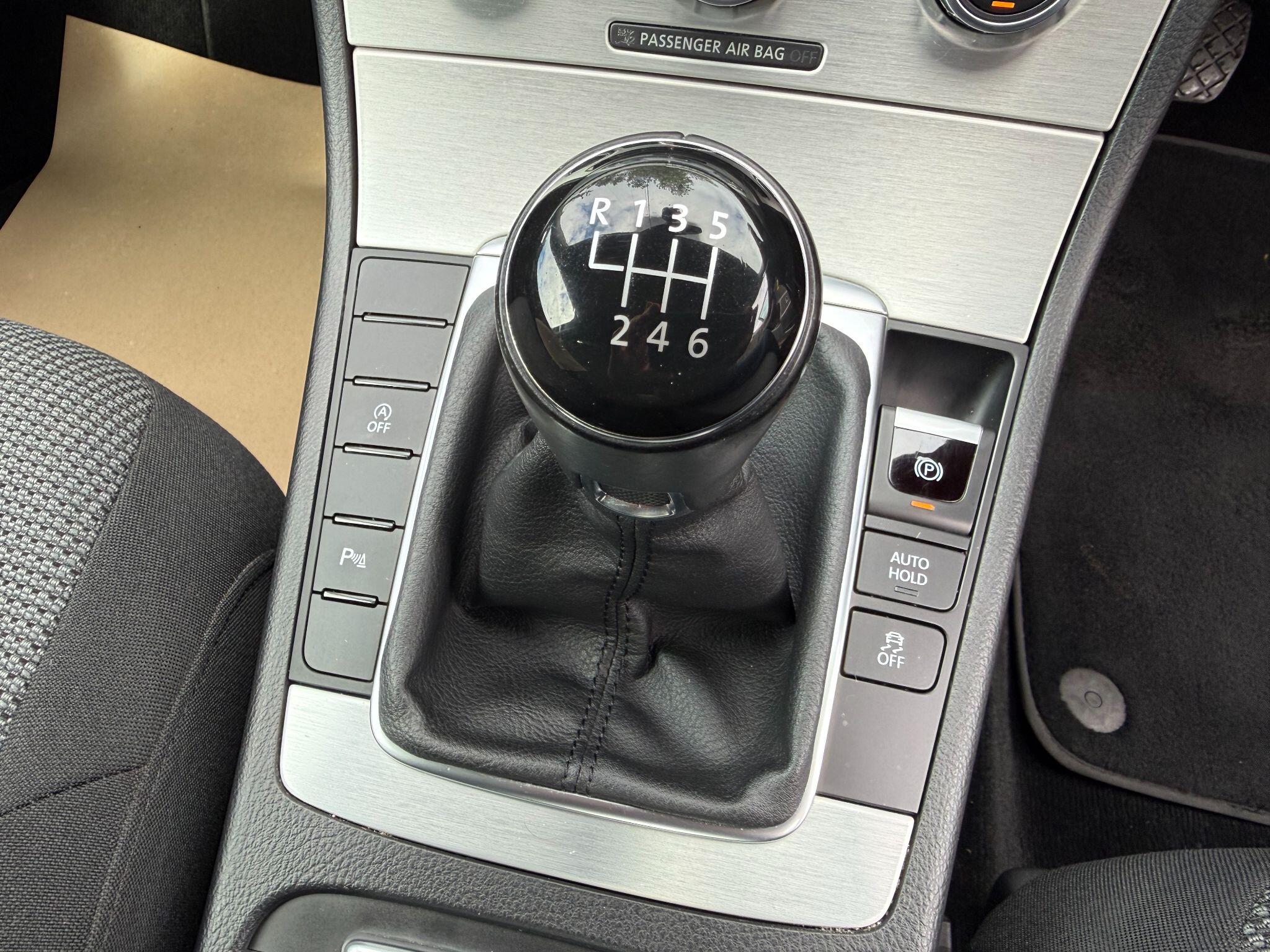 Volkswagen Passat view 32