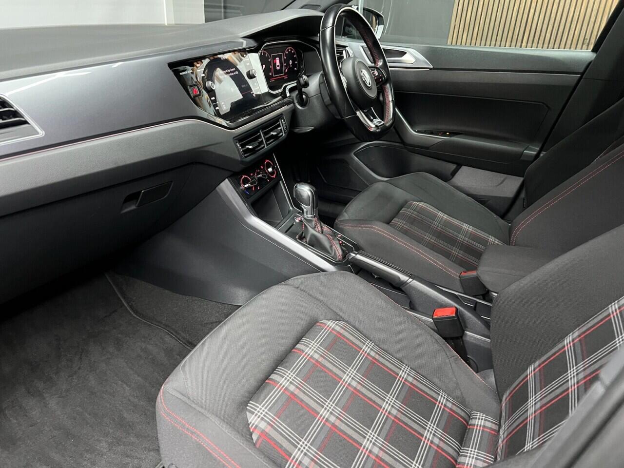 Volkswagen Polo view 32