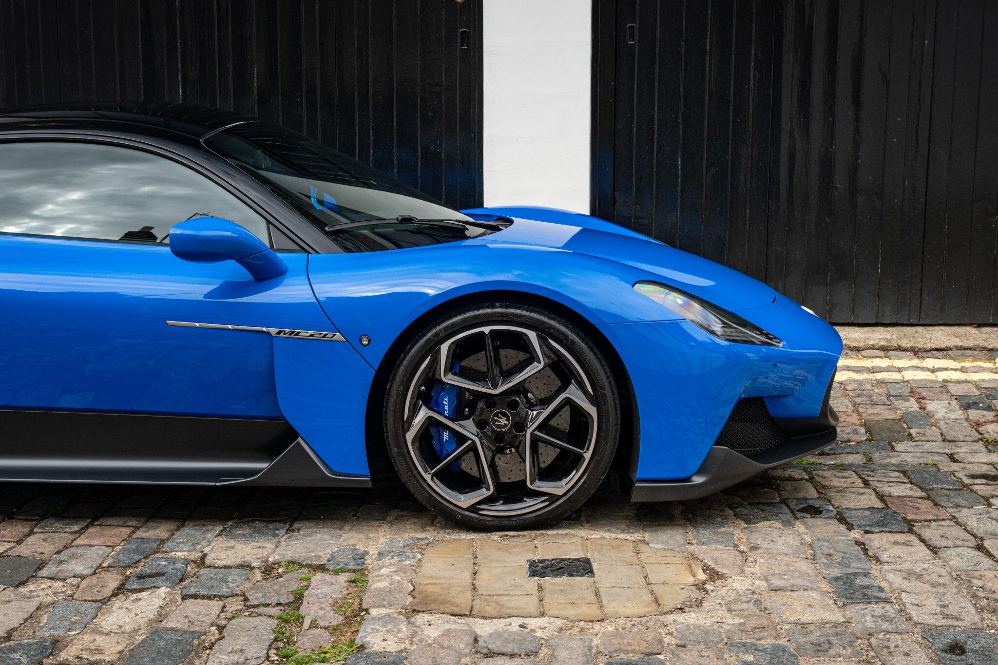 Maserati MC20 view 3