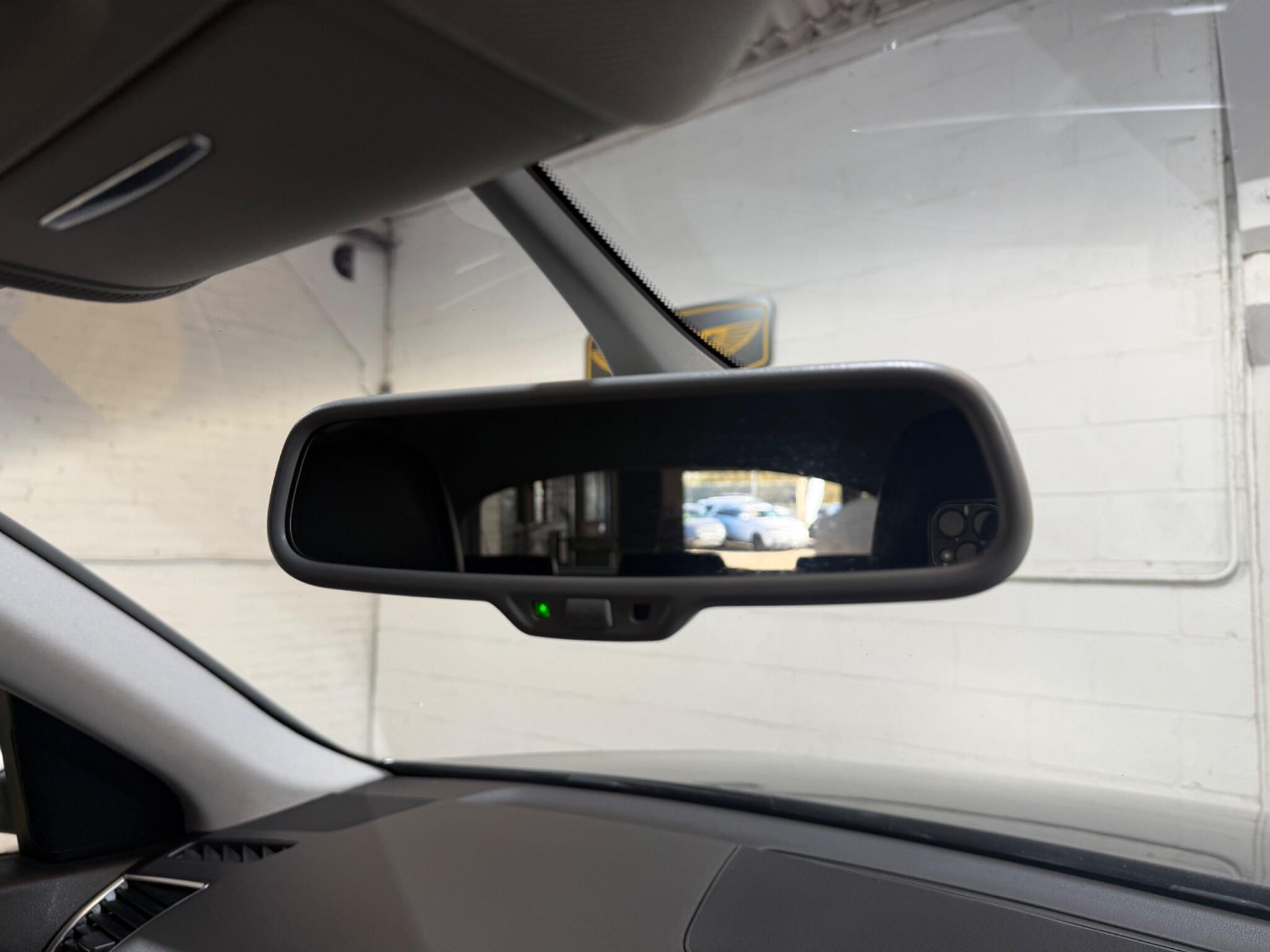 Audi SQ5 view 14
