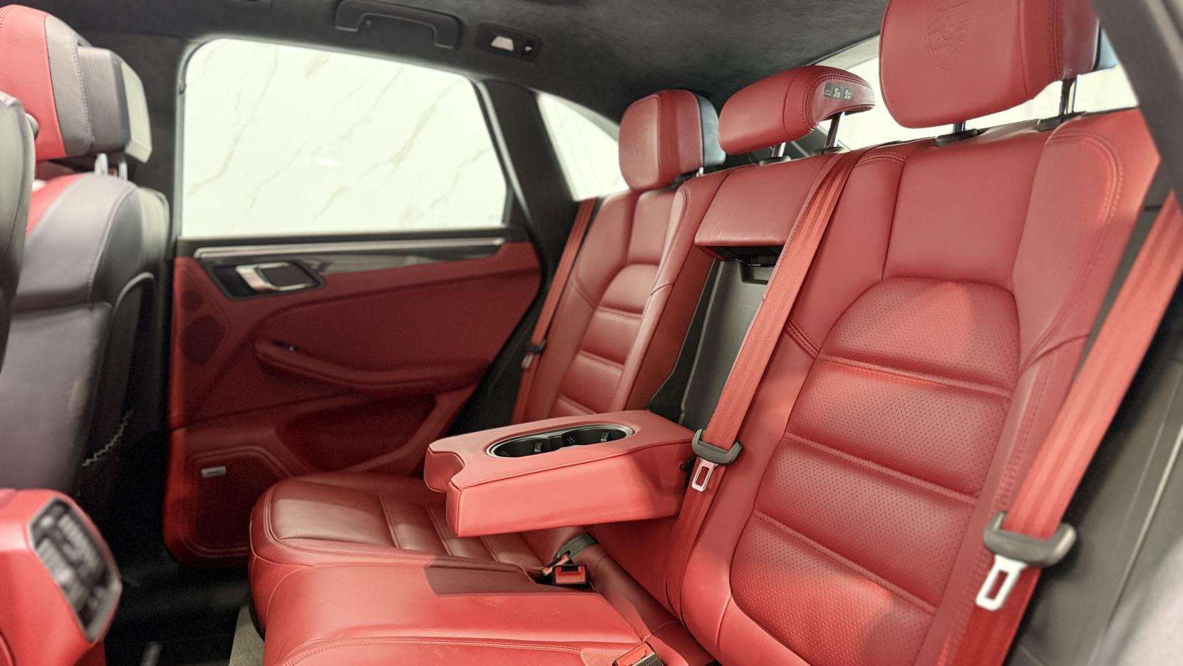 Porsche Macan view 8