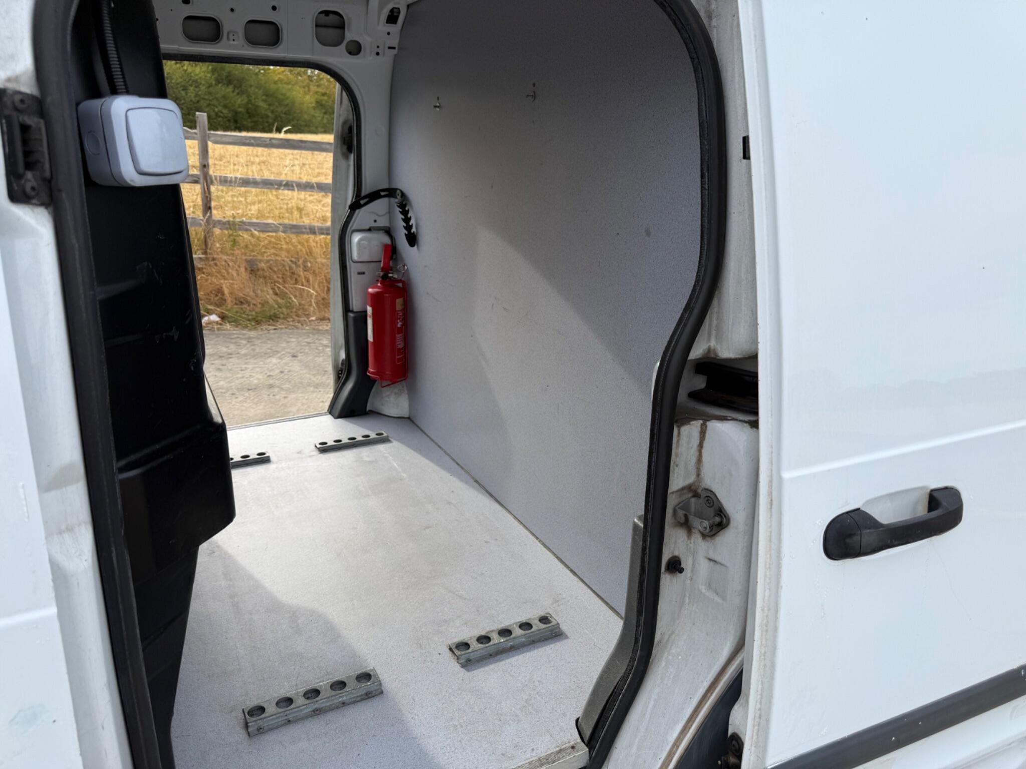Ford Transit Connect 1.8 TDCi T200 L1 H1 4dr — photo 37 of 86